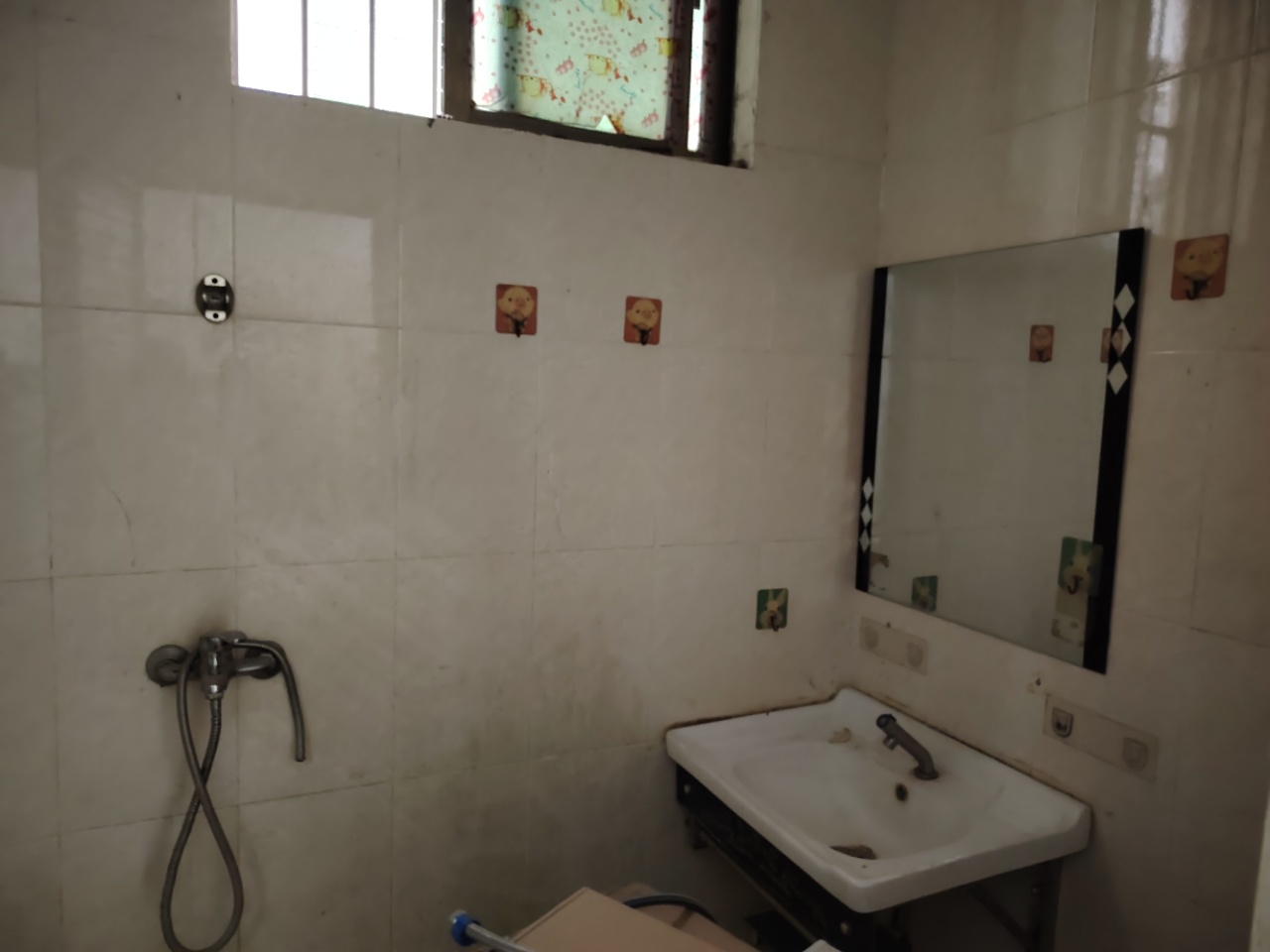 友谊华庭 3室2厅2卫 2100.0元/月 友谊华庭 3室2厅2卫 2100.0元/月室内图