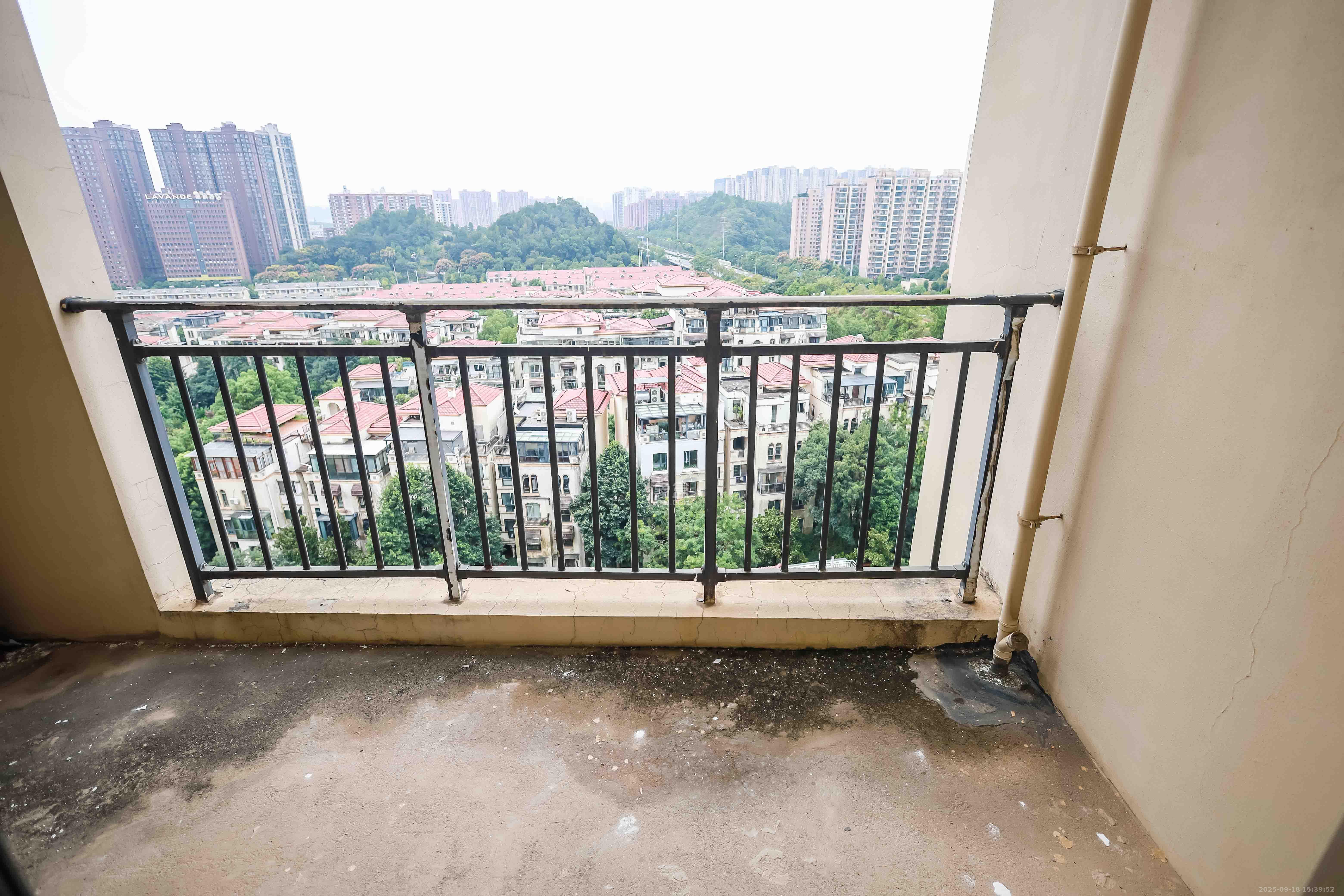 卓越蔚蓝海岸二期  3室2厅2卫    130.0万阳台