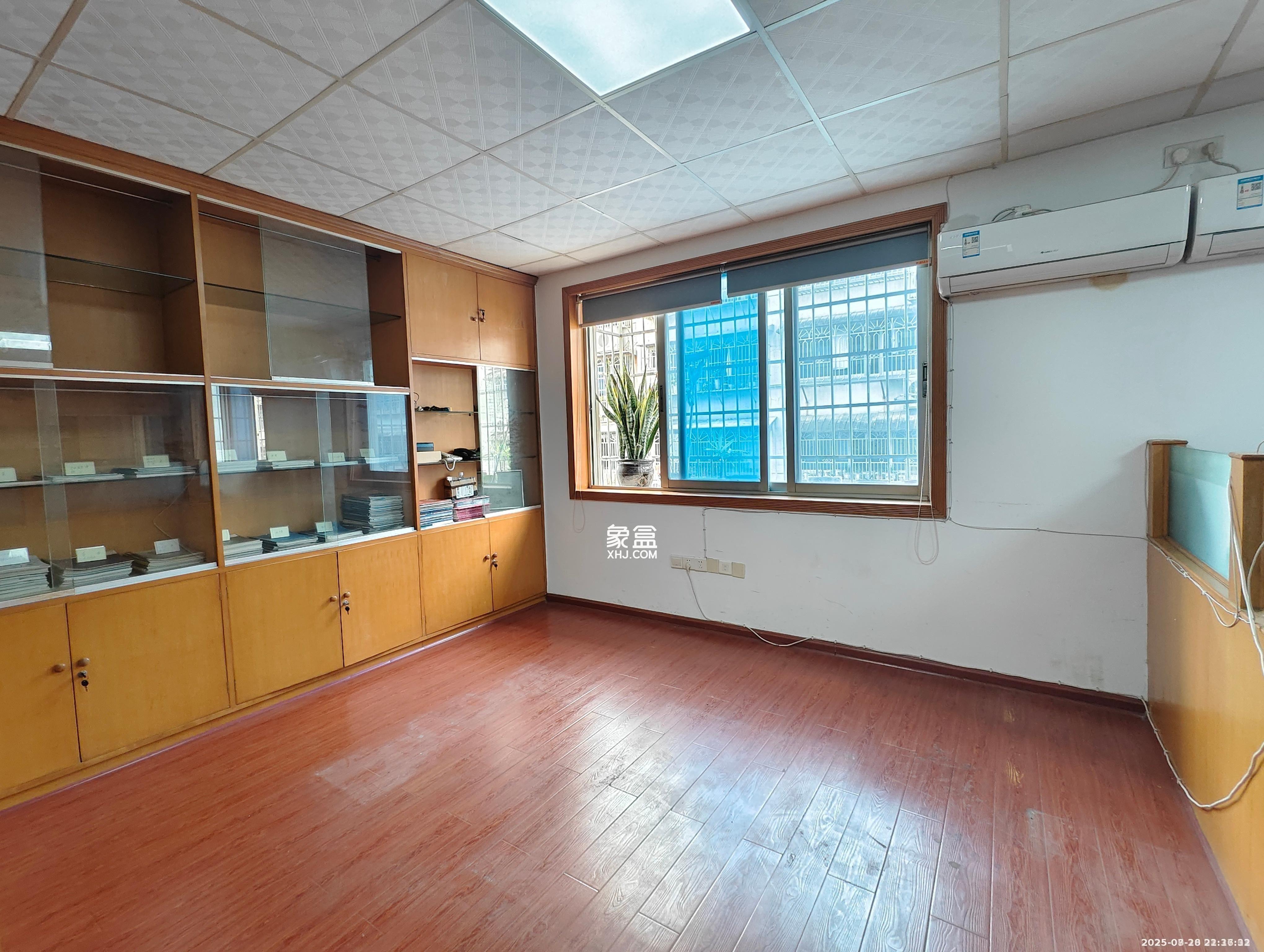 鸿园小区  1室1厅1卫    2000.0元/月室内图