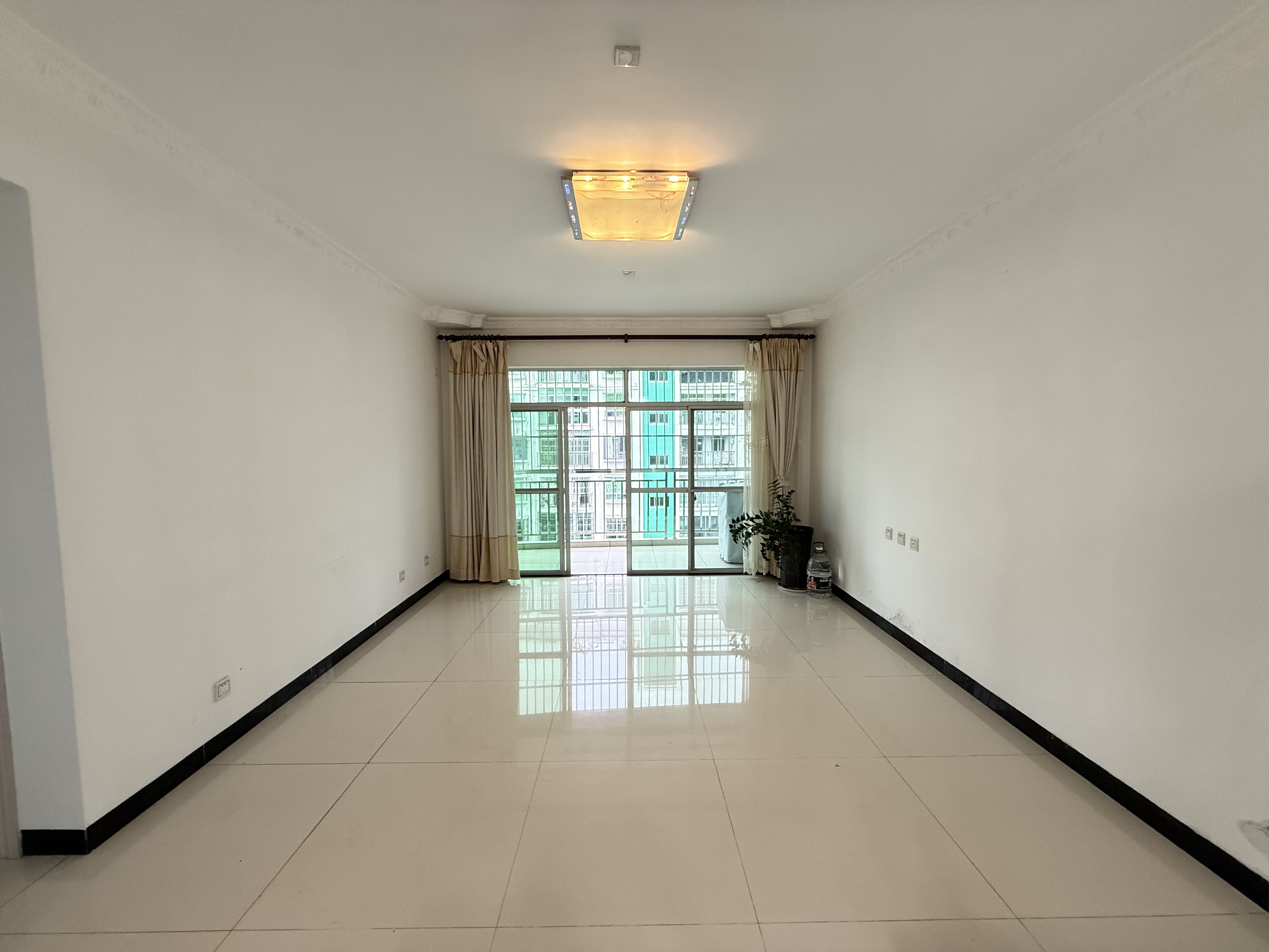 吉宝佳园 2室2厅1卫 2500.0元/月 吉宝佳园 2室2厅1卫 2500.0元/月室内图