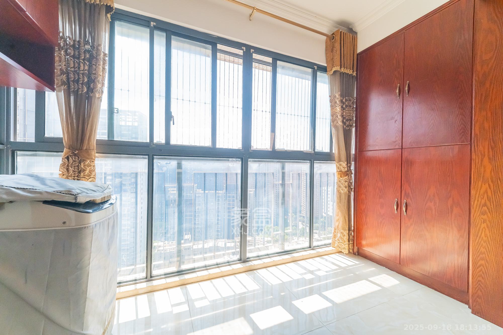 恒基凯旋门一二期  3室2厅1卫    67.8万阳台