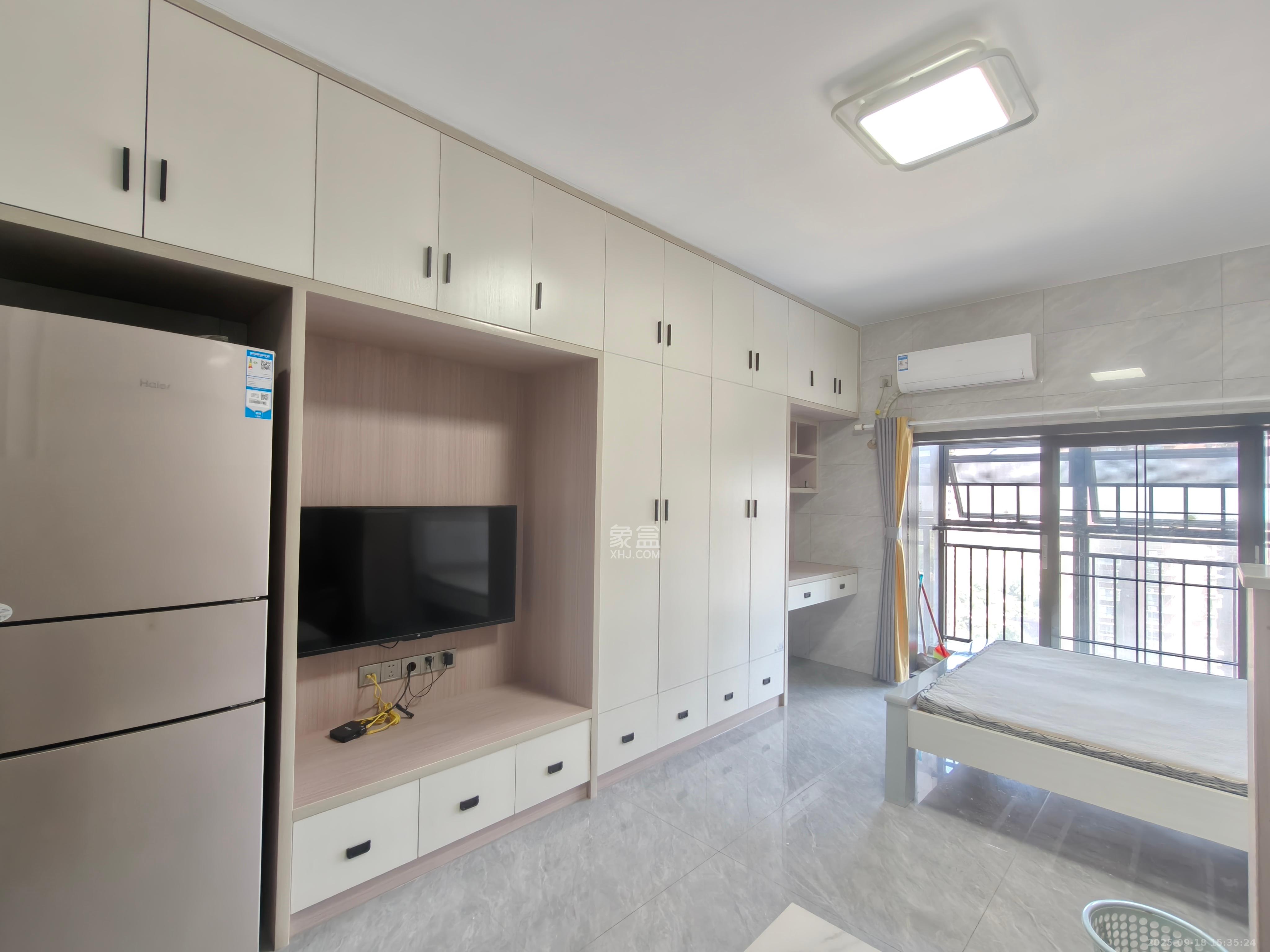 山水华景 1室1厅1卫 1800.0元/月 山水华景 1室1厅1卫 1800.0元/月室内图