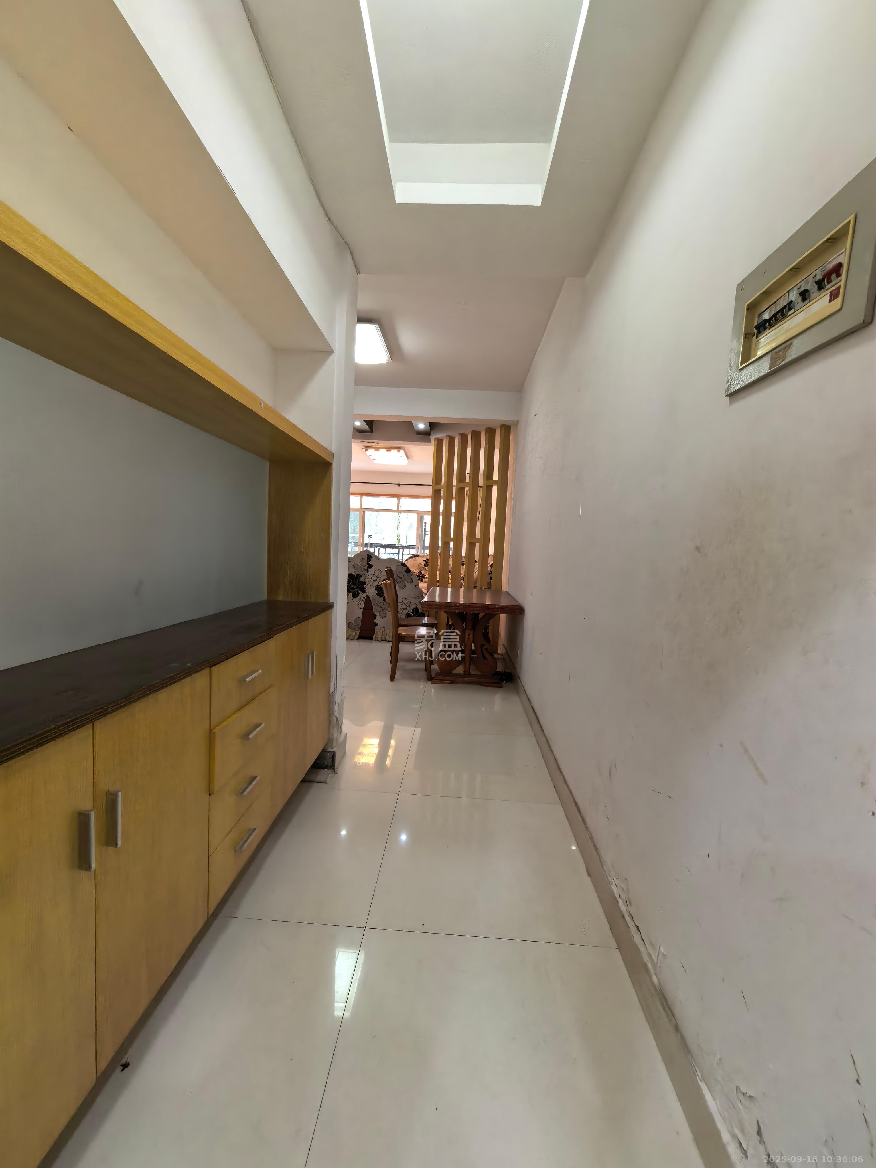 左岸春天  1室0厅0卫    2500.0元/月 左岸春天  1室0厅0卫    2500.0元/月