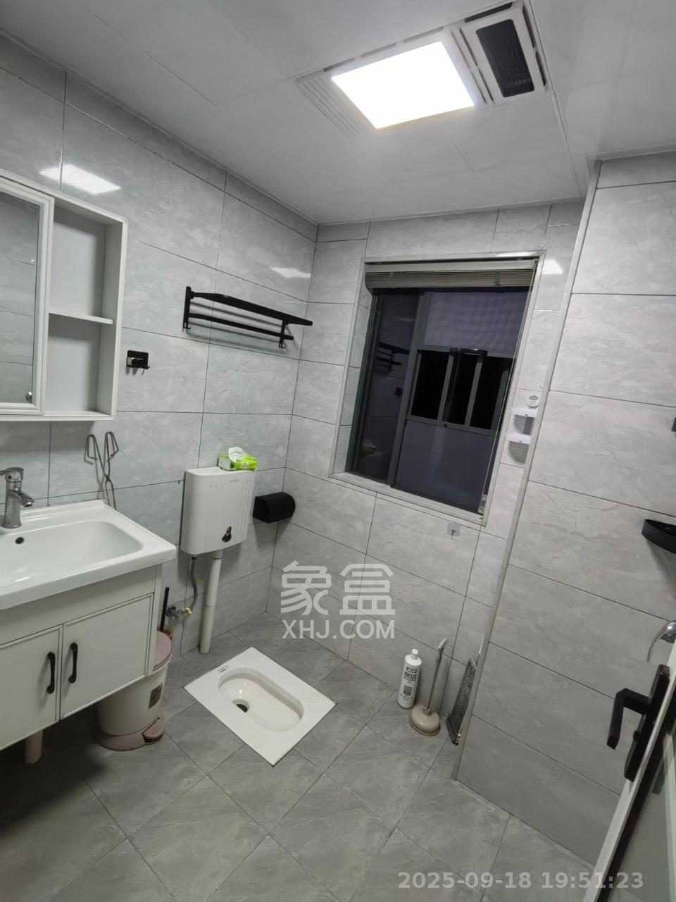 山水新城  2室2厅1卫   2200.00元/月室内图