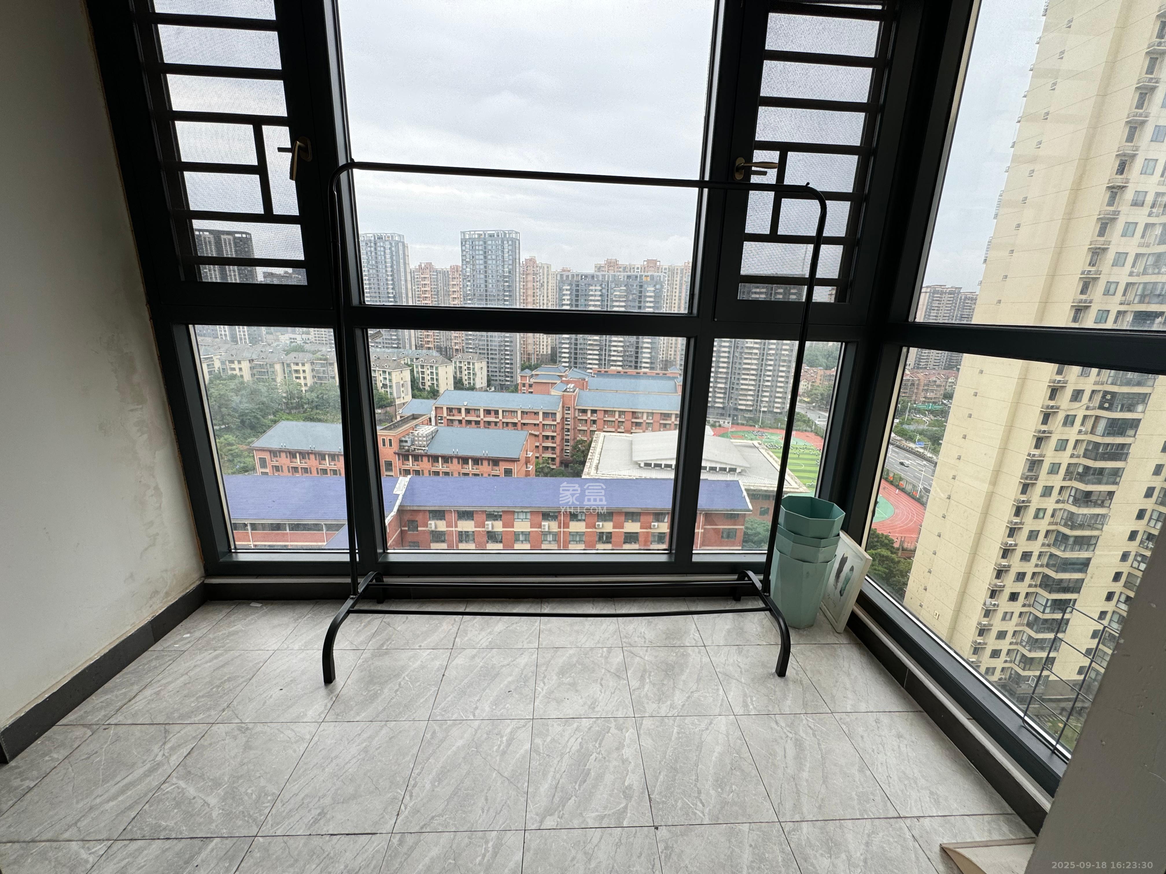 丽水熙园 2室1厅1卫 2200.0元/月 丽水熙园 2室1厅1卫 2200.0元/月室内图