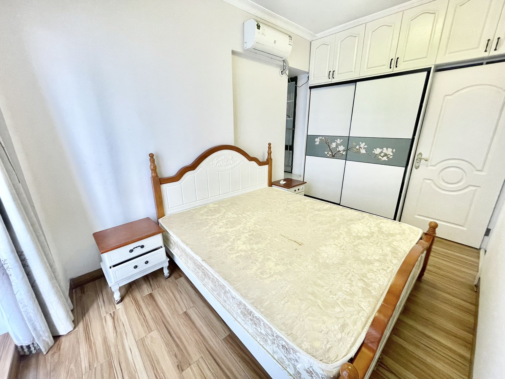 蓝海瑞园 3室2厅1卫 2600.0元/月 蓝海瑞园 3室2厅1卫 2600.0元/月室内图