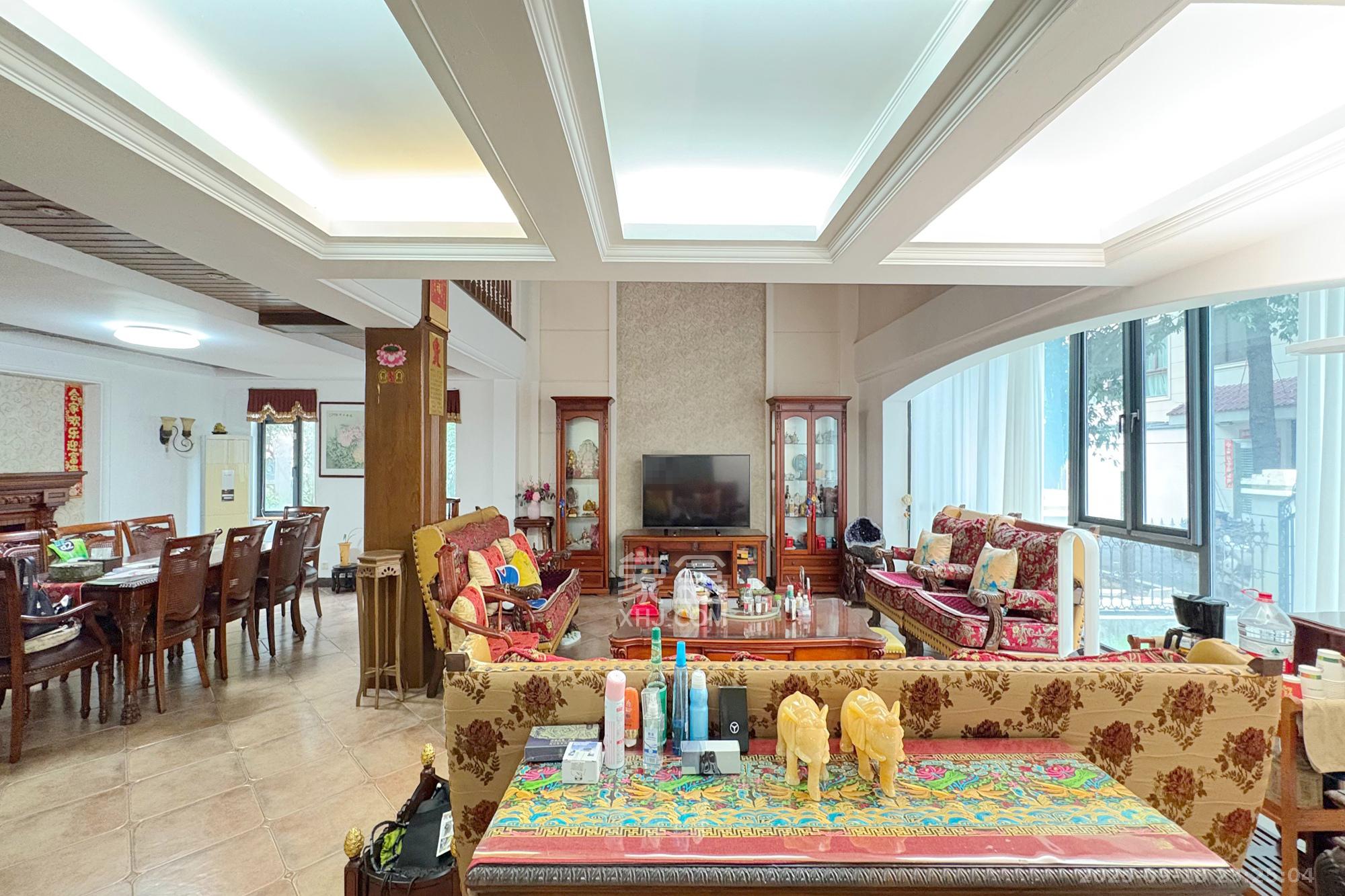 梦泽园  6室3厅4卫    1605.0万客厅