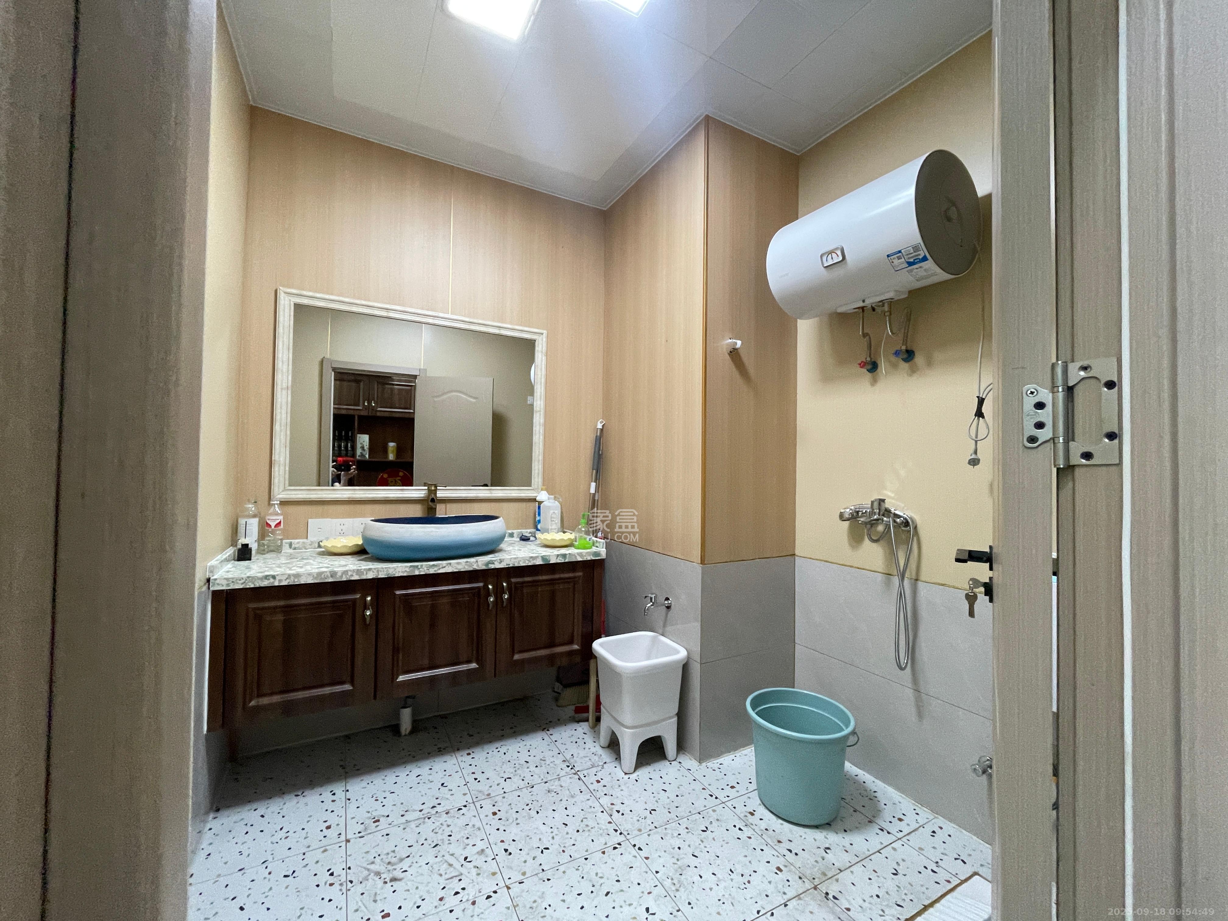 华润置地广场二期  3室1厅1卫    6000.0元/月室内图