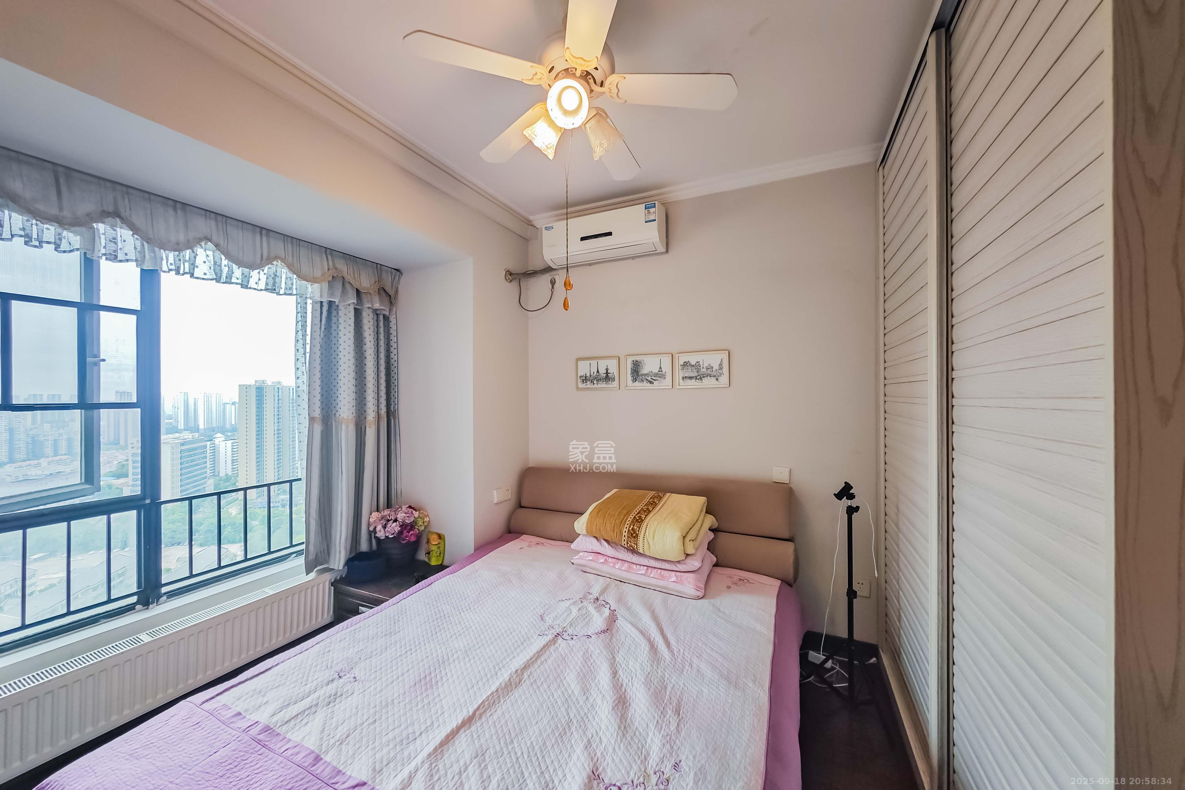 万科金域华府三四期 4室2厅2卫 110.0万 万科金域华府三四期 4室2厅2卫 110.0万卧室