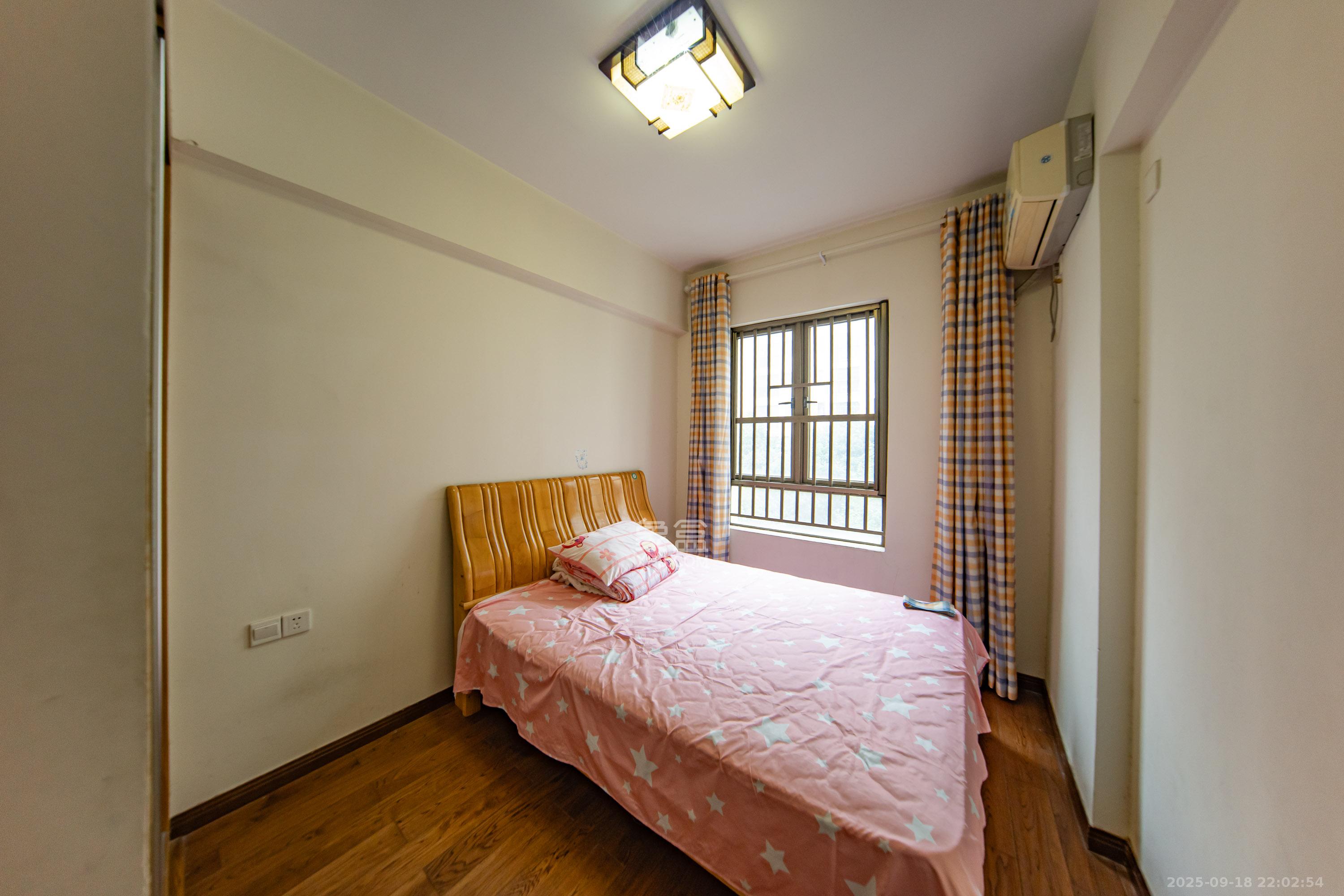 米兰春天  3室2厅1卫    55.0万 米兰春天  3室2厅1卫    55.0万卧室