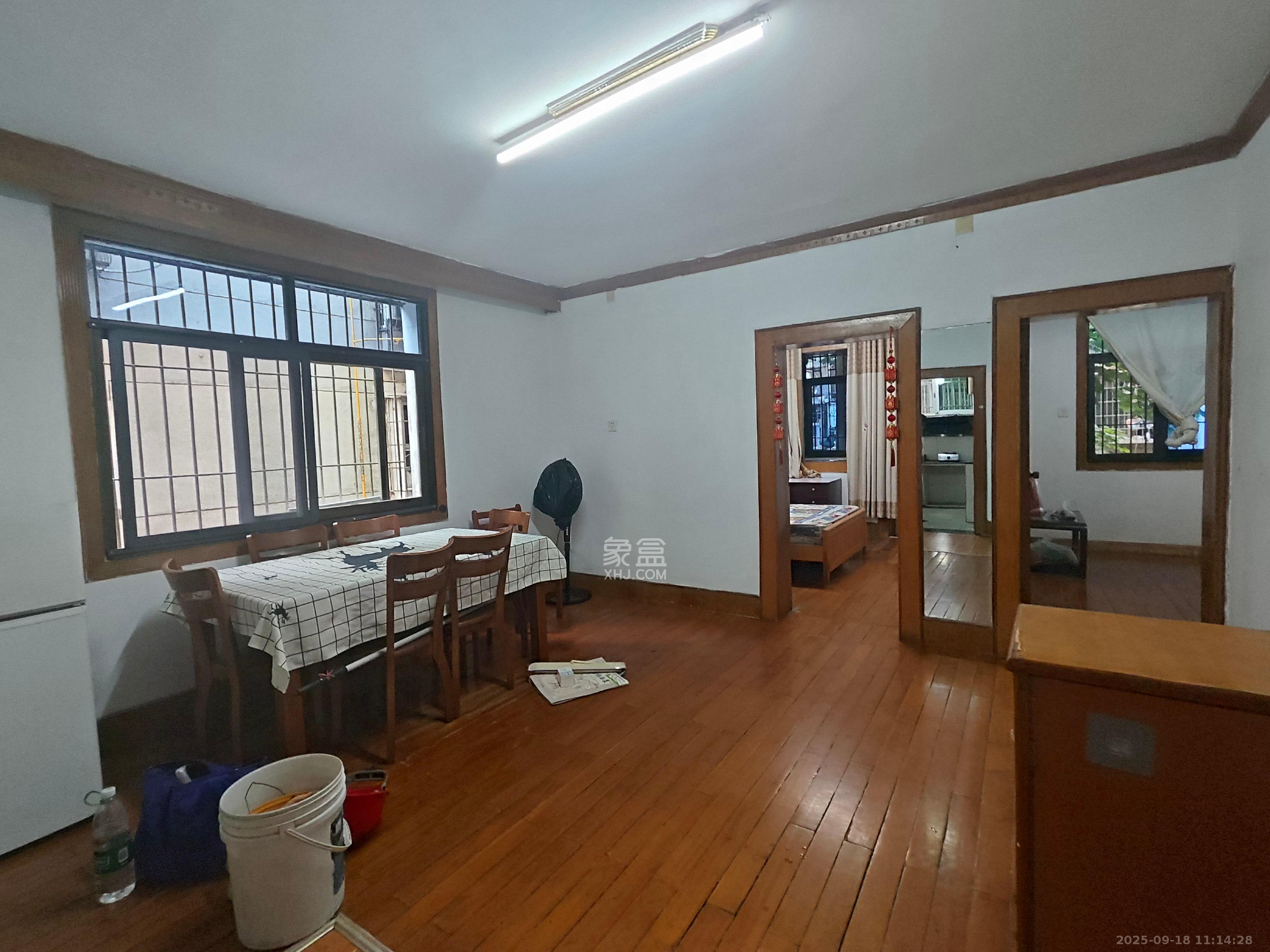 崇文里、崇圣里散盘 4室2厅1卫 2400.0元/月 崇文里、崇圣里散盘 4室2厅1卫 2400.0元/月室内图