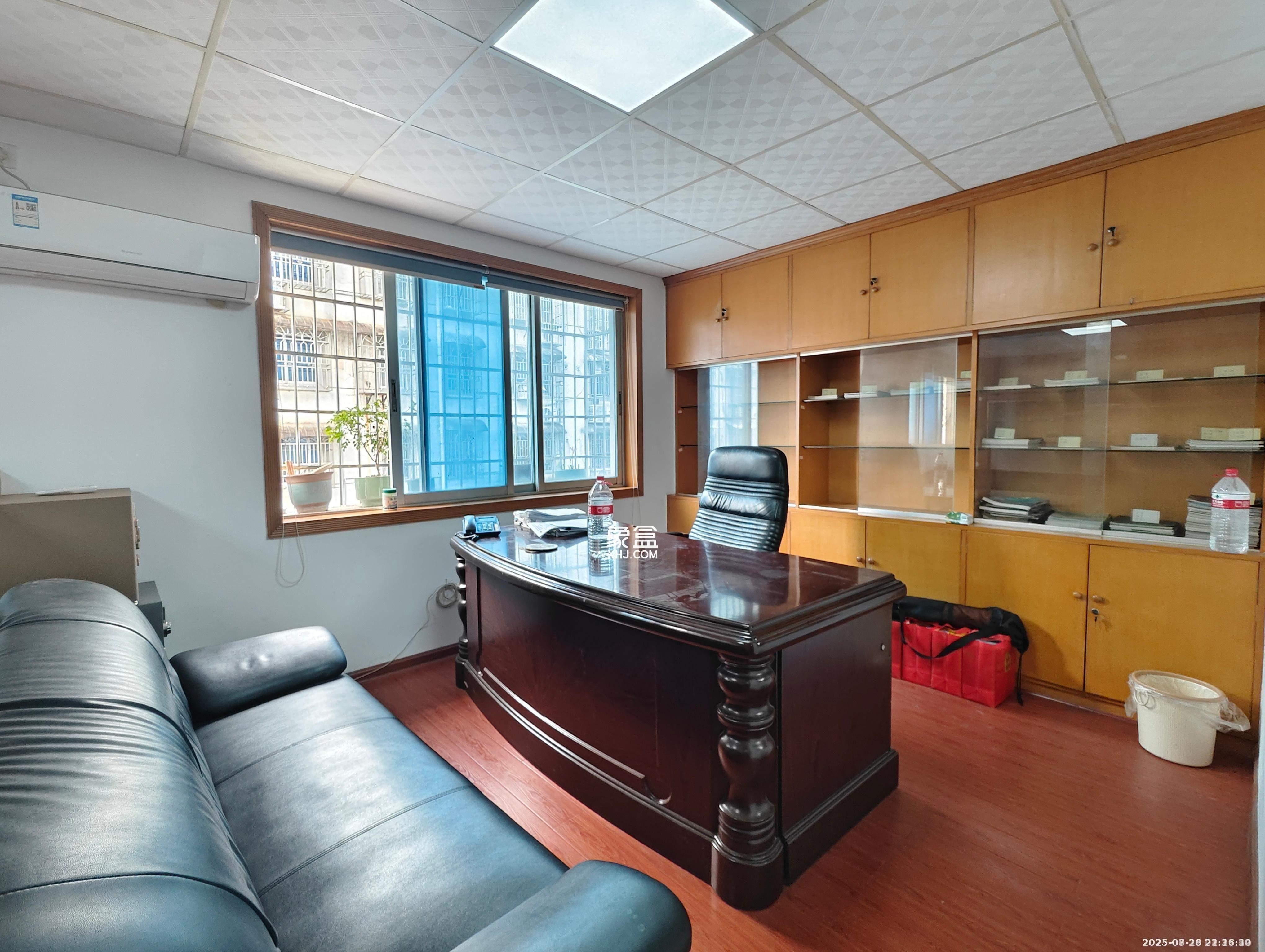 鸿园小区 1室1厅1卫 2000.0元/月 鸿园小区 1室1厅1卫 2000.0元/月室内图