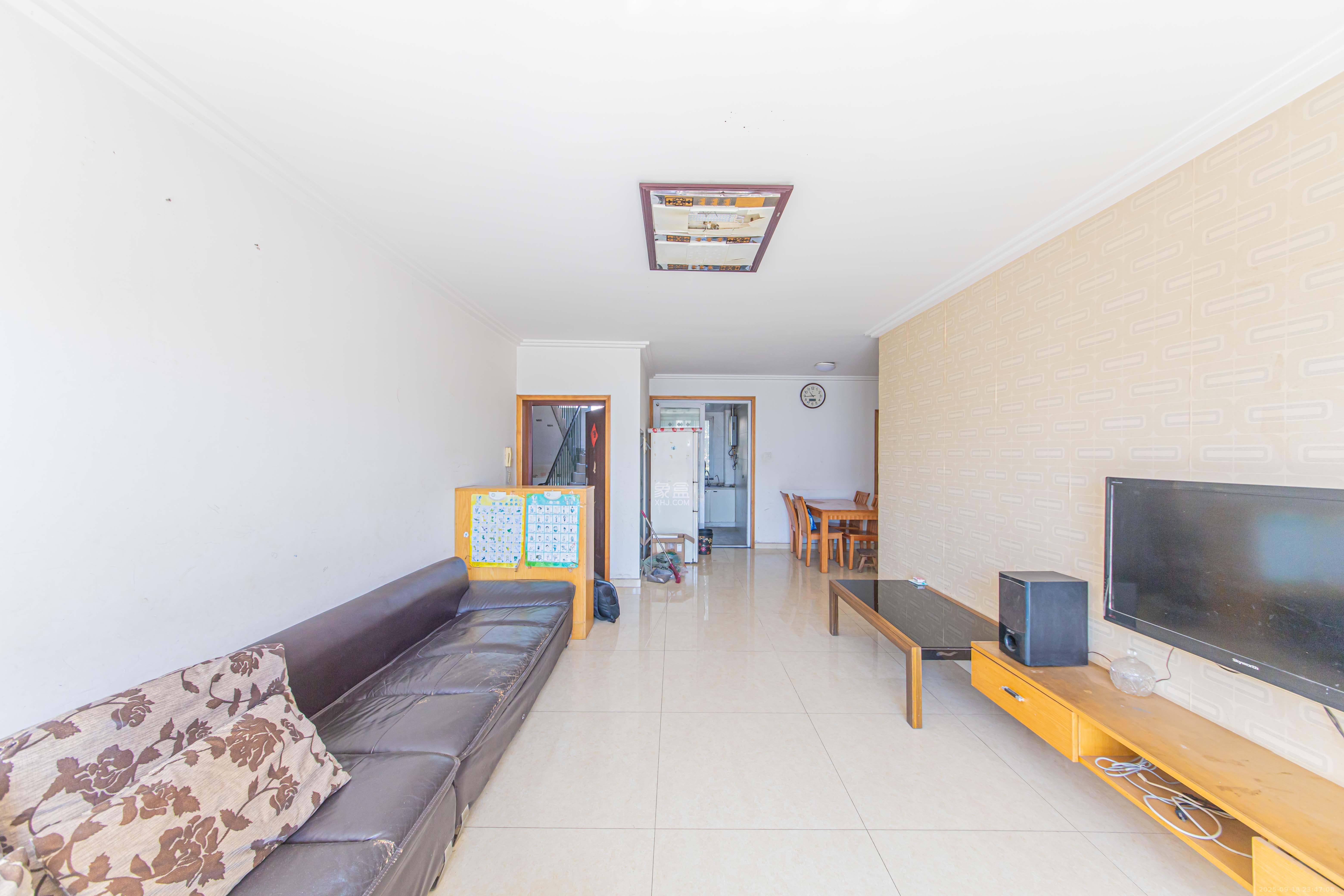 韶峰星苑（韶峰尚南UP公寓）  3室2厅1卫    48.0万客厅