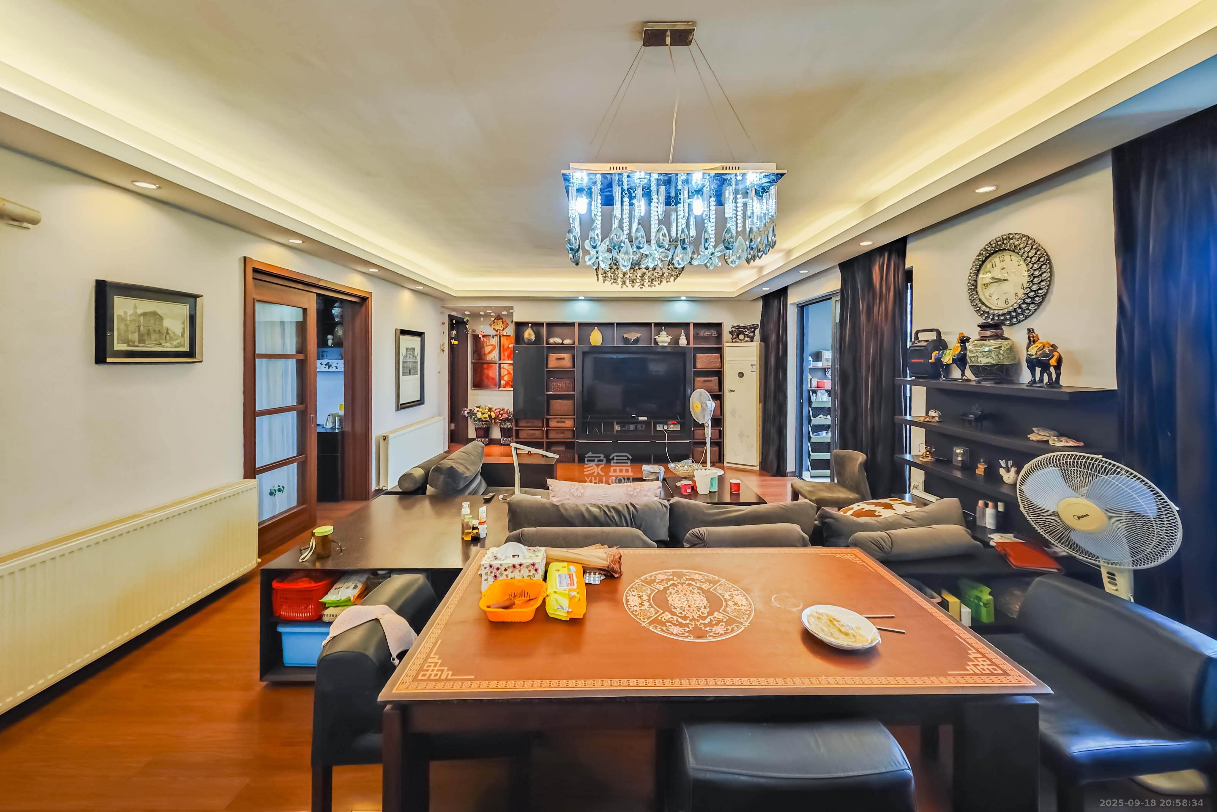 万科金域华府三四期 4室2厅2卫 110.0万 万科金域华府三四期 4室2厅2卫 110.0万客厅