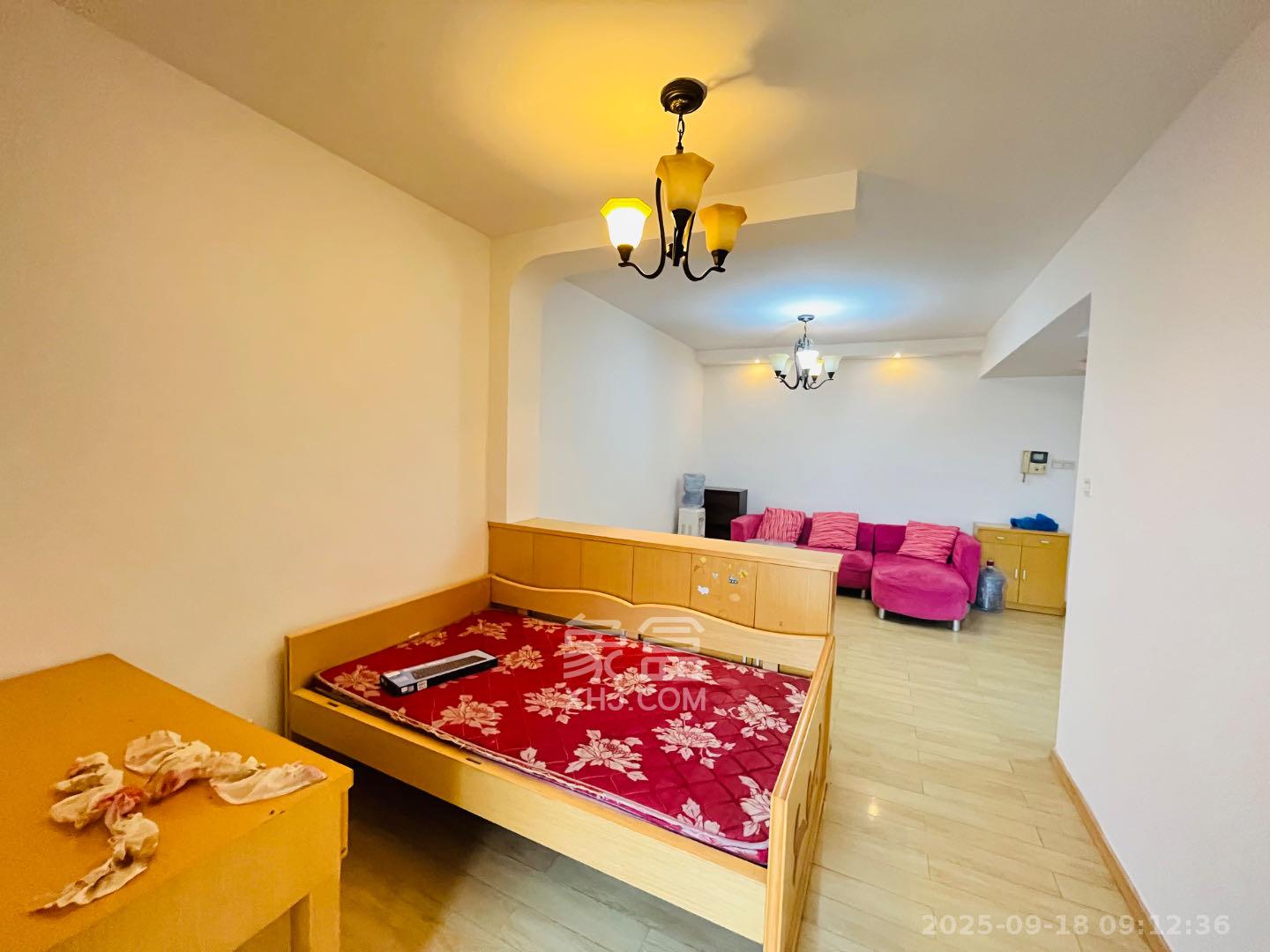 欧园 1室2厅1卫 1900.0元/月 欧园 1室2厅1卫 1900.0元/月室内图