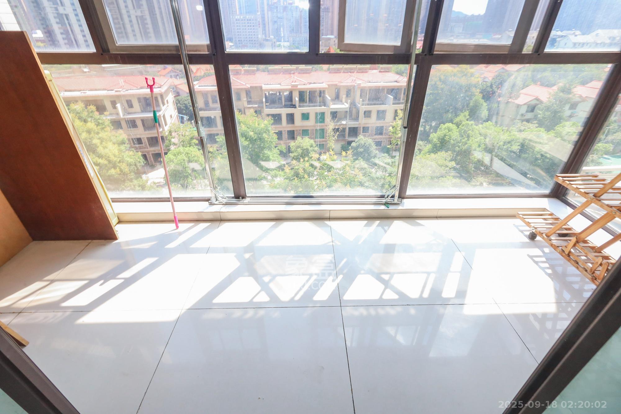 芙蓉别墅山庄(嘉湘华庭)  3室2厅1卫    102.0万 芙蓉别墅山庄(嘉湘华庭)  3室2厅1卫    102.0万阳台