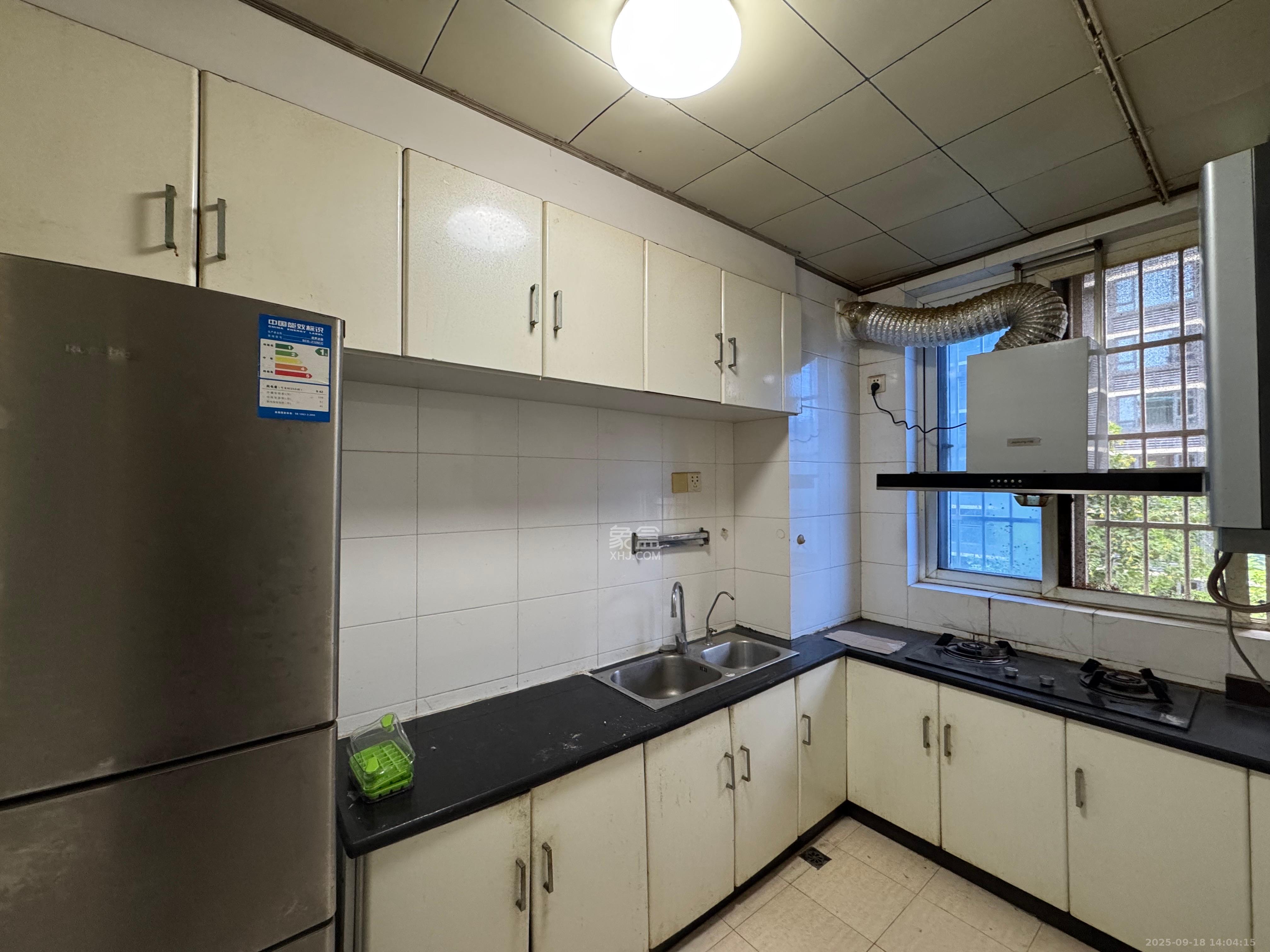 森宇佳园 3室2厅2卫 2100.0元/月 森宇佳园 3室2厅2卫 2100.0元/月室内图