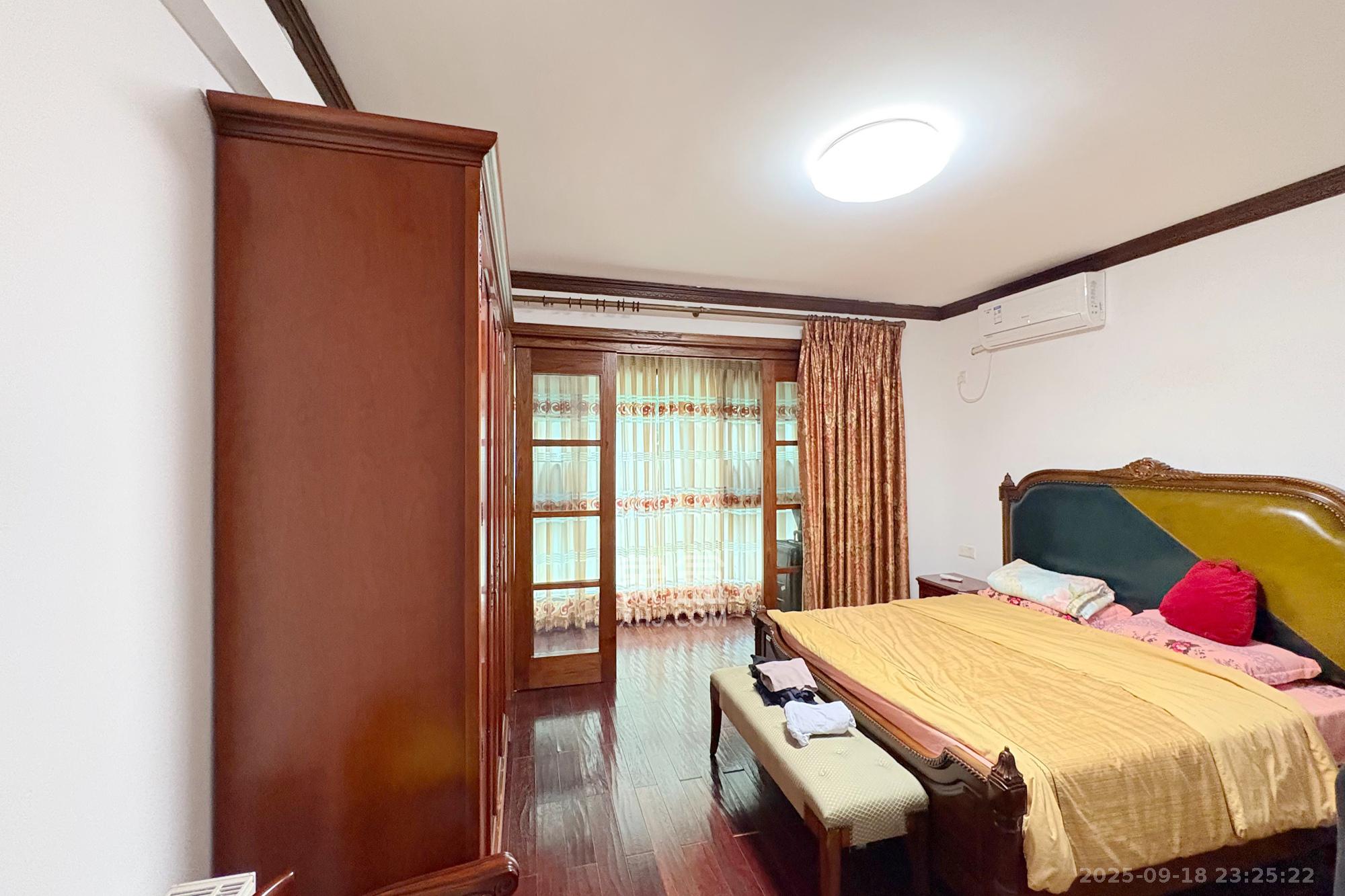 梦泽园 6室3厅4卫 1605.0万 梦泽园 6室3厅4卫 1605.0万卧室