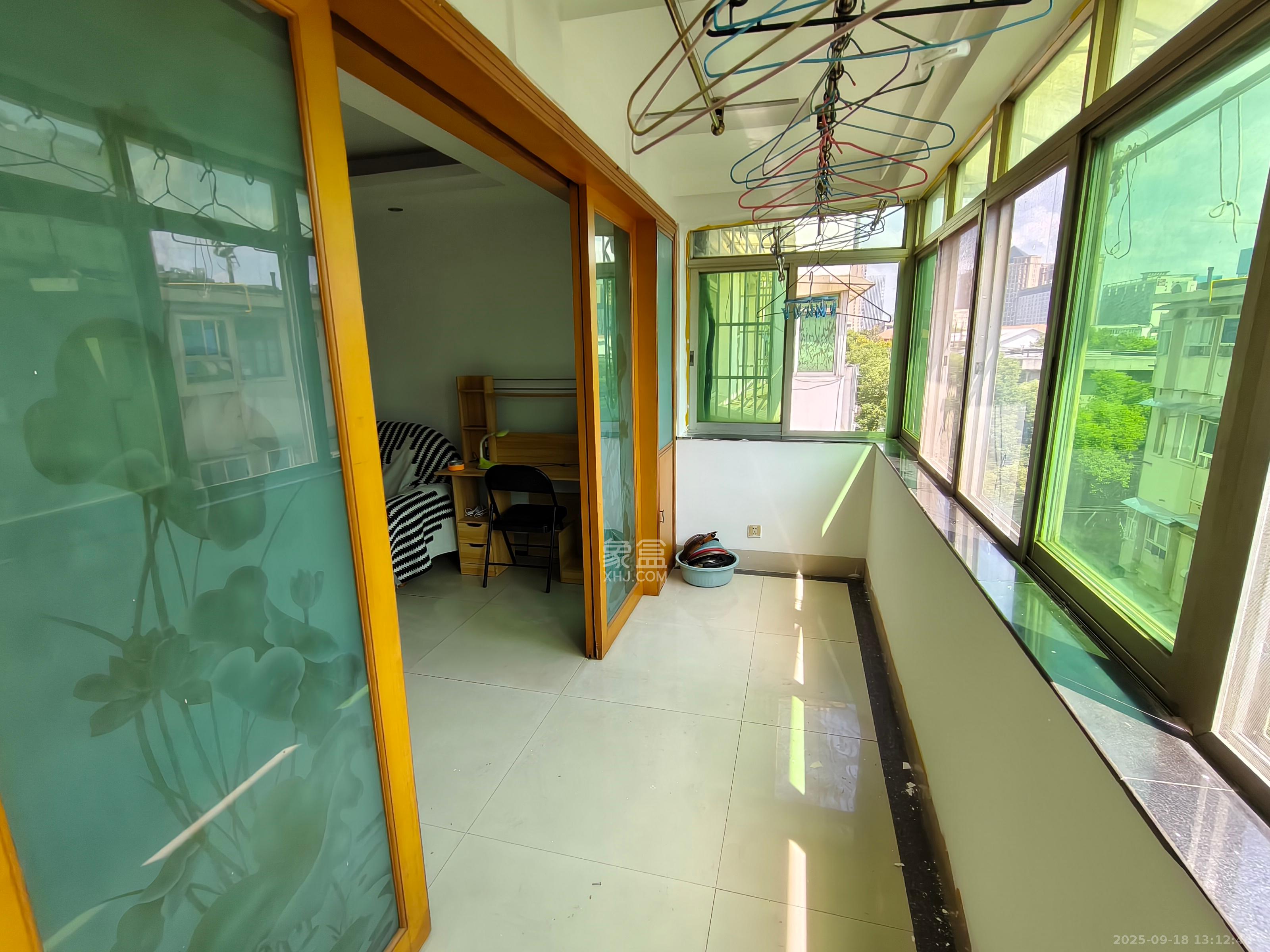 人民新村  3室2厅2卫    2600.0元/月室内图