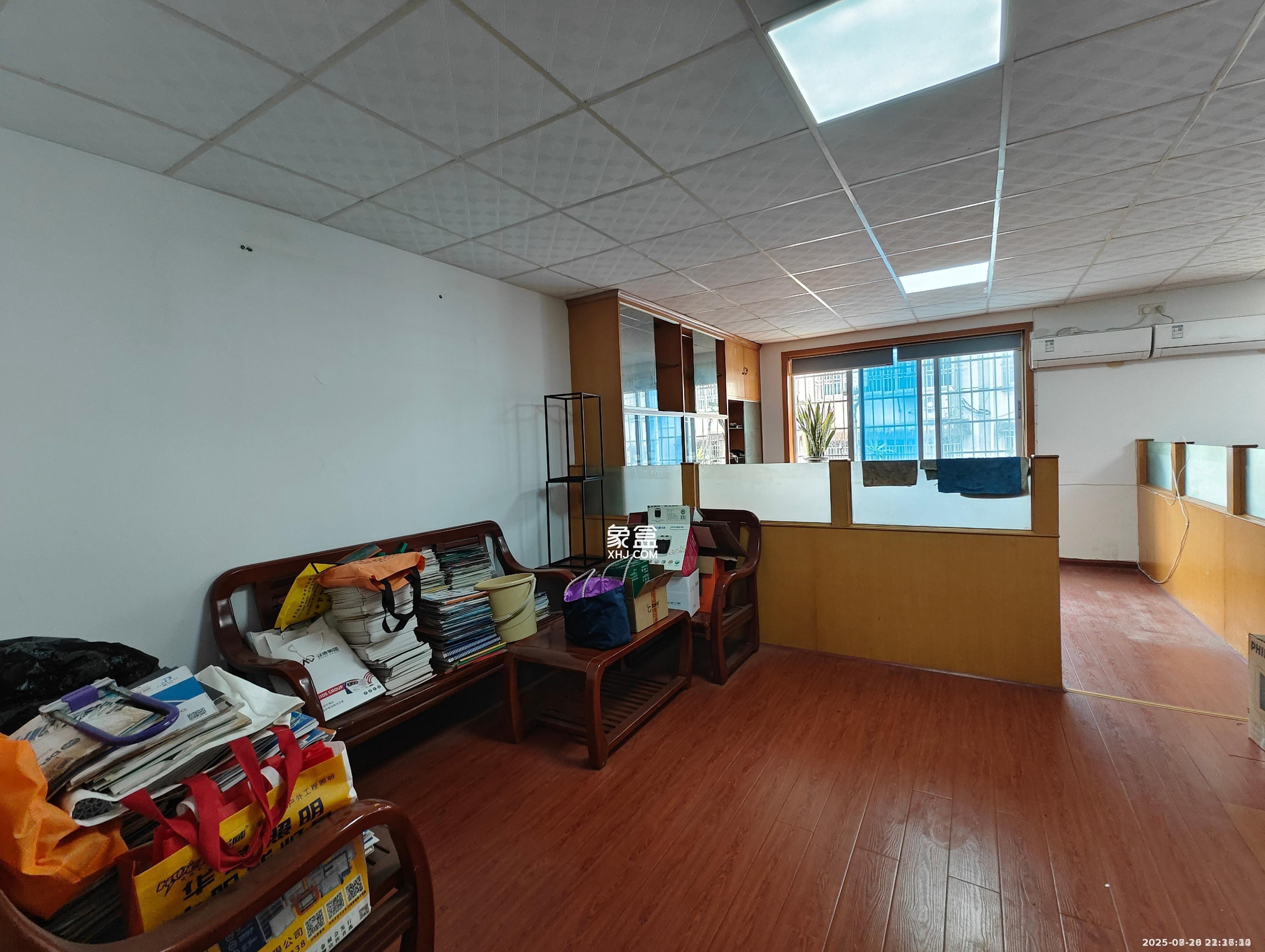 鸿园小区  1室1厅1卫    2000.0元/月室内图