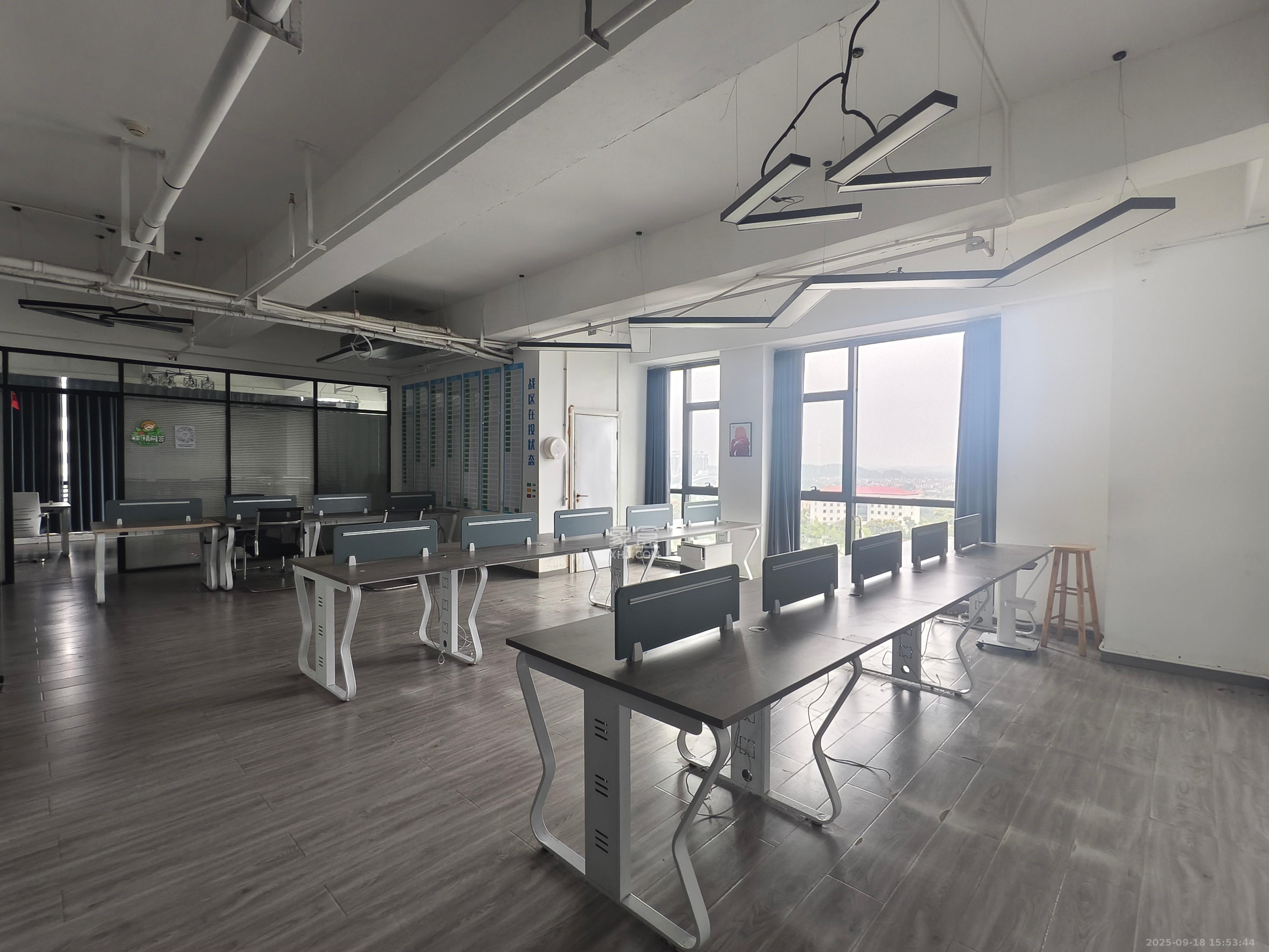 未来漫城   284.11㎡      15800.0元/月室内图