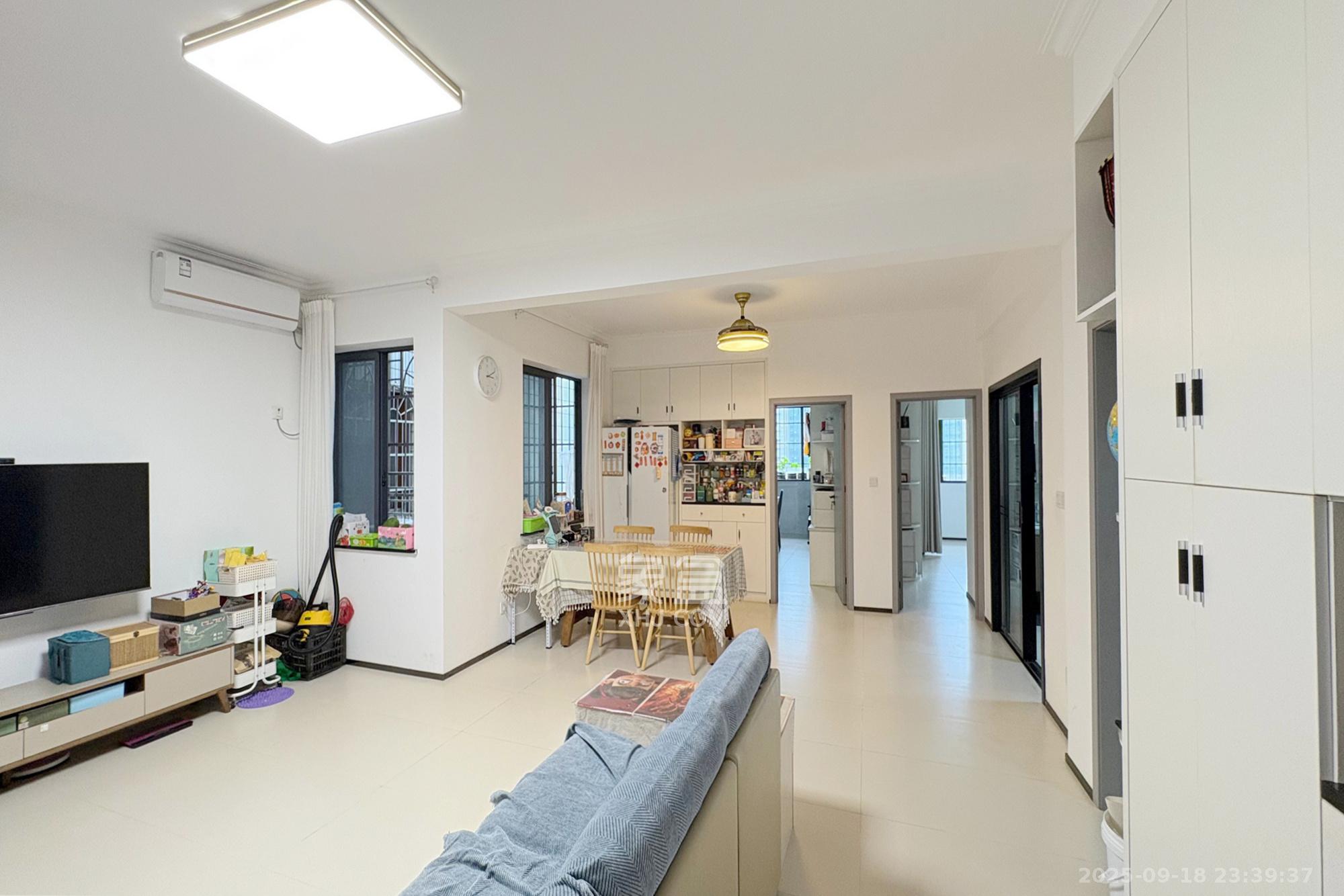 富华大厦 3室2厅1卫 120.0万 富华大厦 3室2厅1卫 120.0万客厅