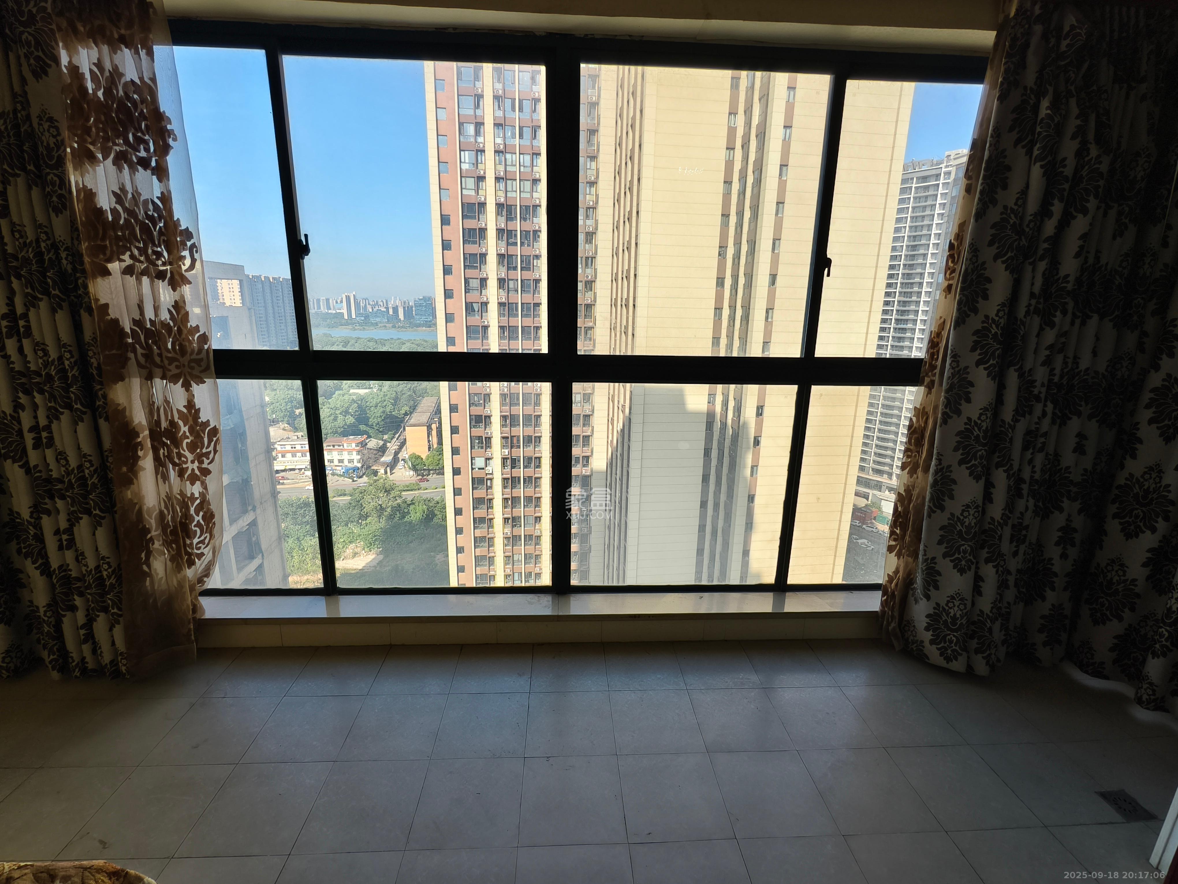 克拉美丽山庄(晟领国际) 4室2厅2卫 2900.0元/月 克拉美丽山庄(晟领国际) 4室2厅2卫 2900.0元/月室内图