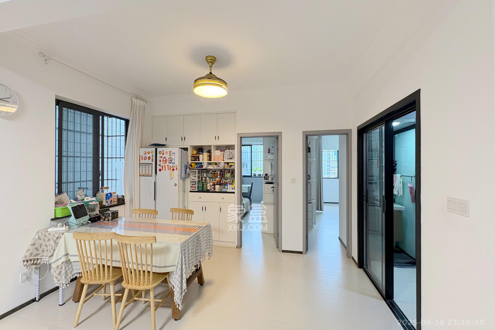 富华大厦  3室2厅1卫    120.0万客厅