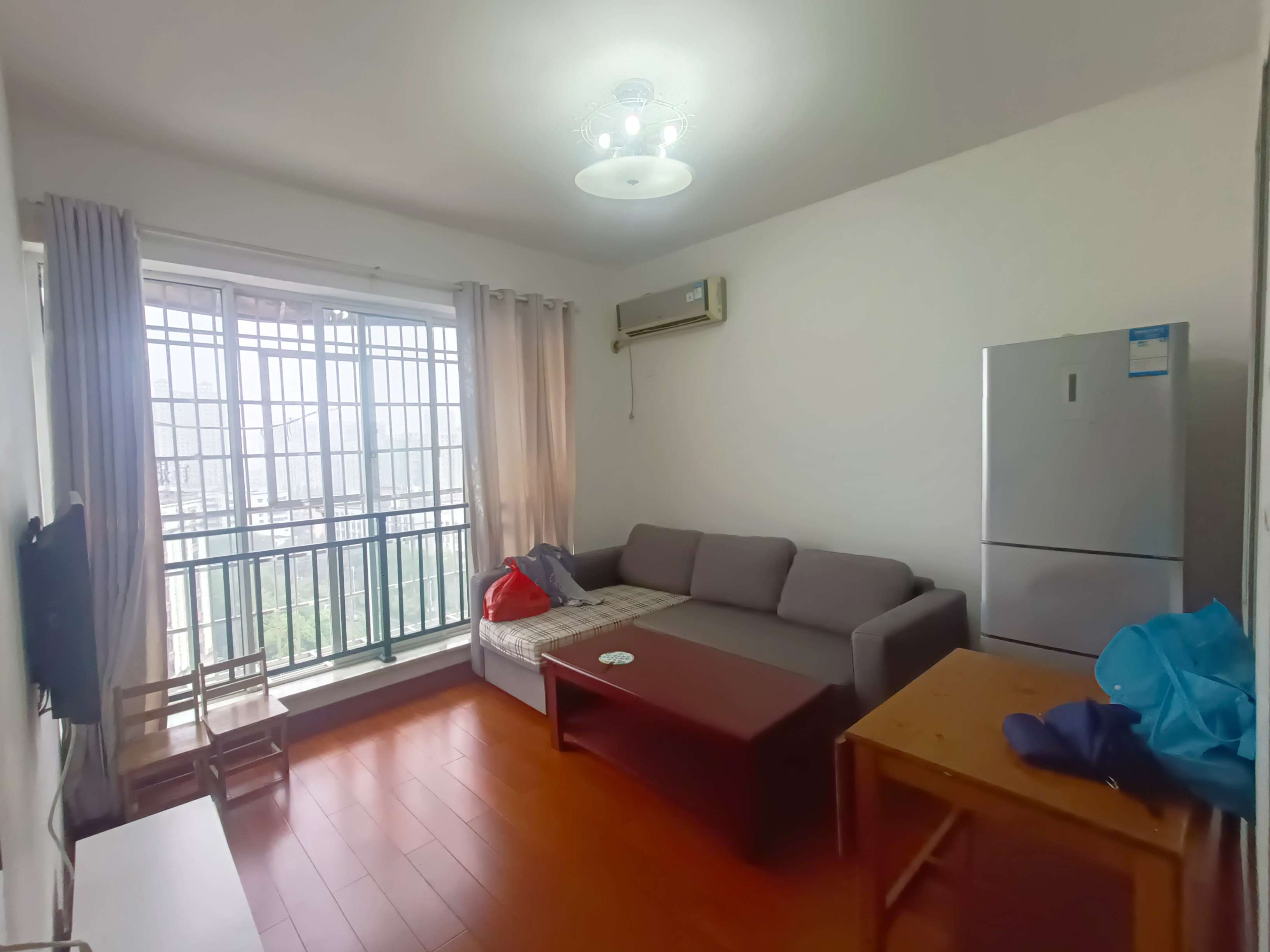 鸿泰国际 2室1厅1卫 1500.0元/月 鸿泰国际 2室1厅1卫 1500.0元/月室内图