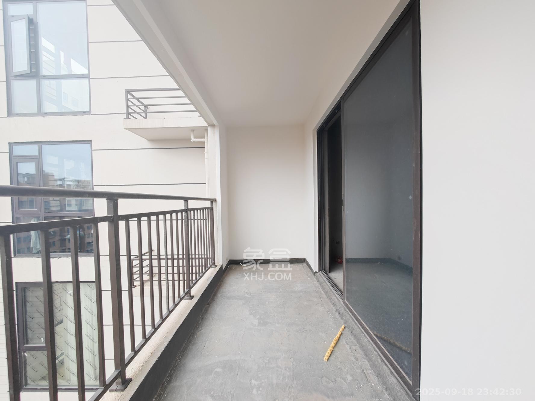 润和翰文府  3室2厅2卫    119.8万阳台