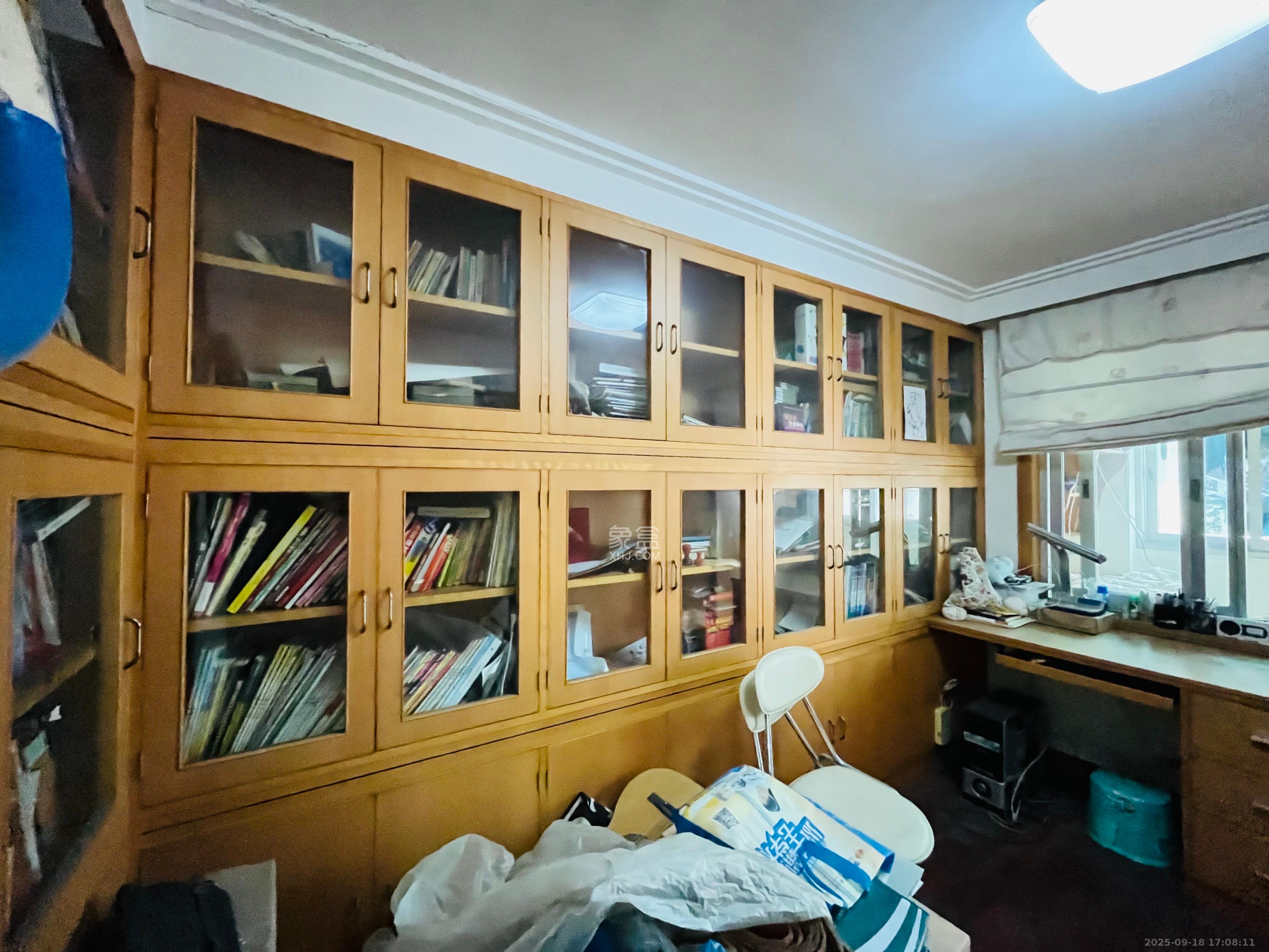 湘计花园  3室2厅1卫    2400.0元/月室内图