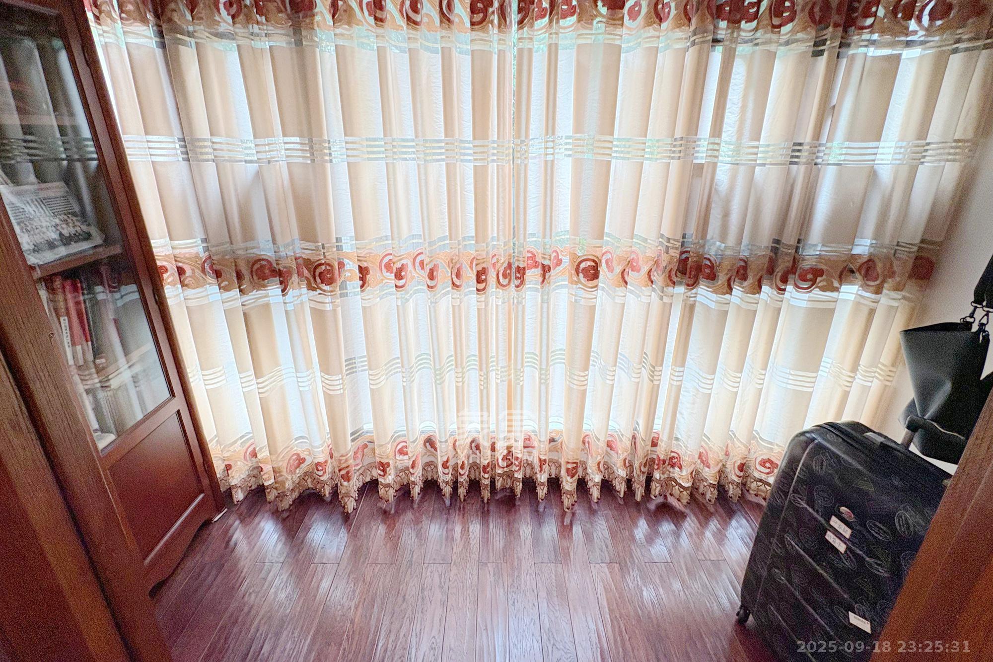 梦泽园  6室3厅4卫    1605.0万阳台