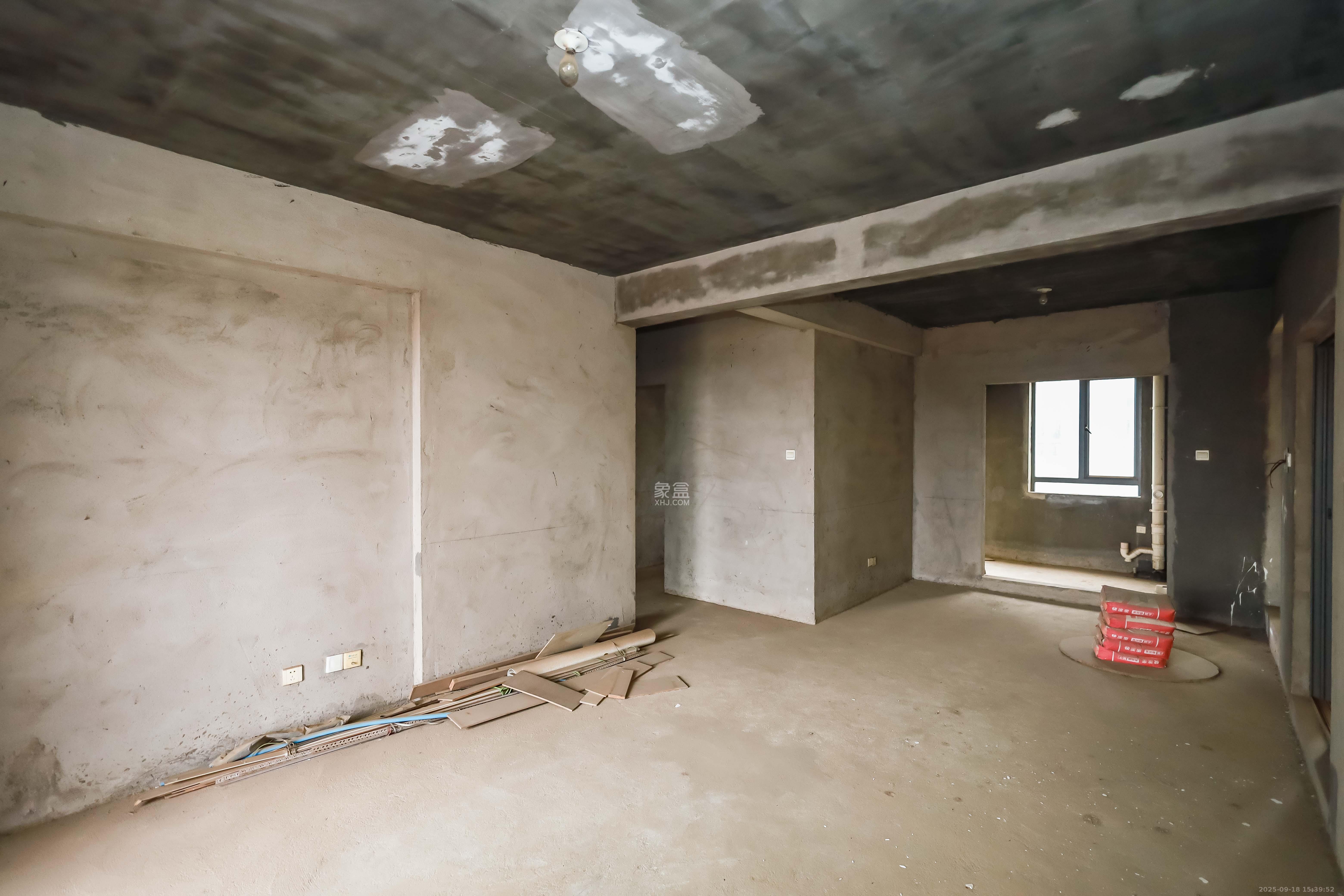 卓越蔚蓝海岸二期 3室2厅2卫 130.0万 卓越蔚蓝海岸二期 3室2厅2卫 130.0万客厅