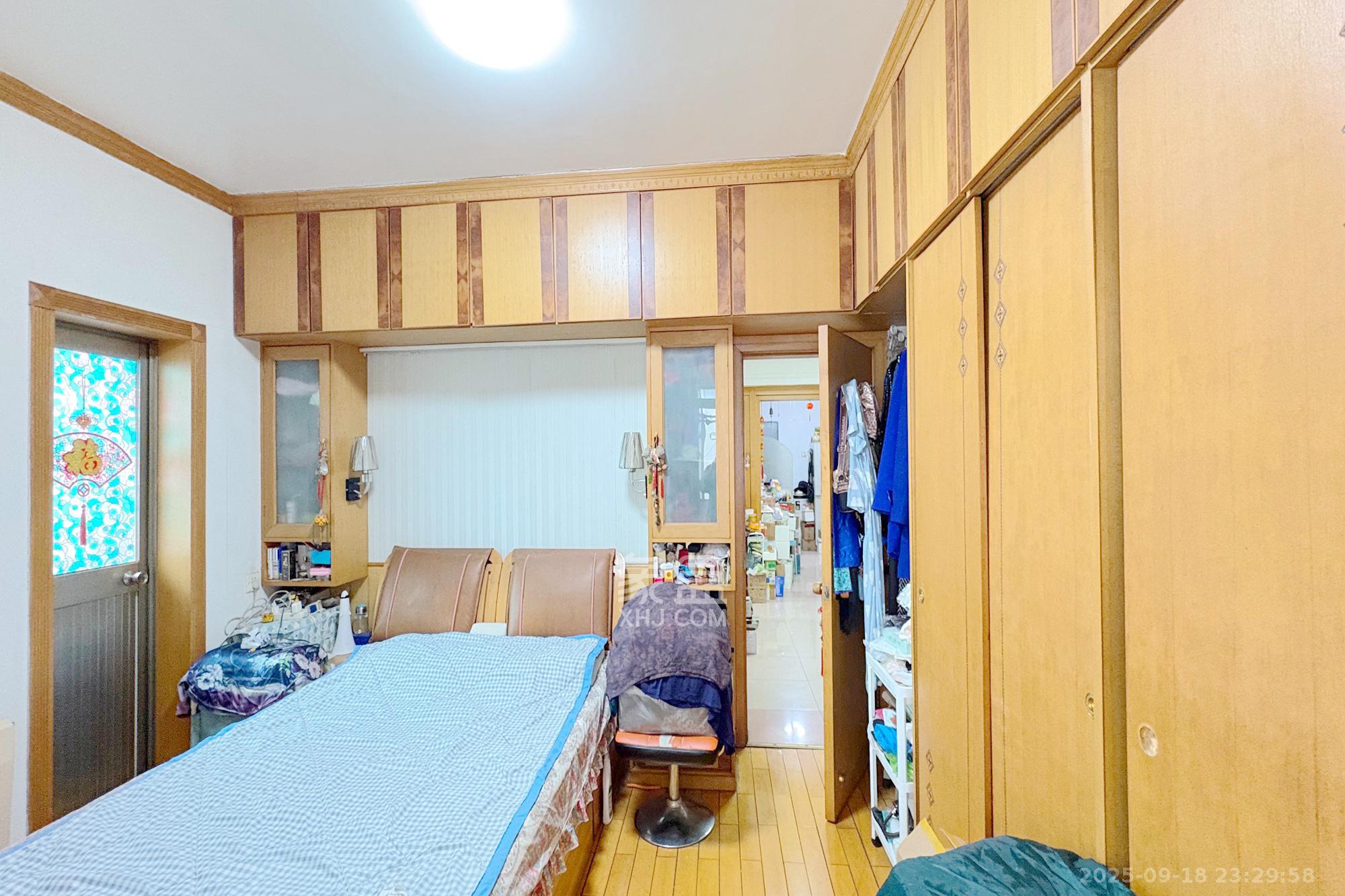 八一桥工商银行家属楼  3室2厅1卫    95.0万卧室