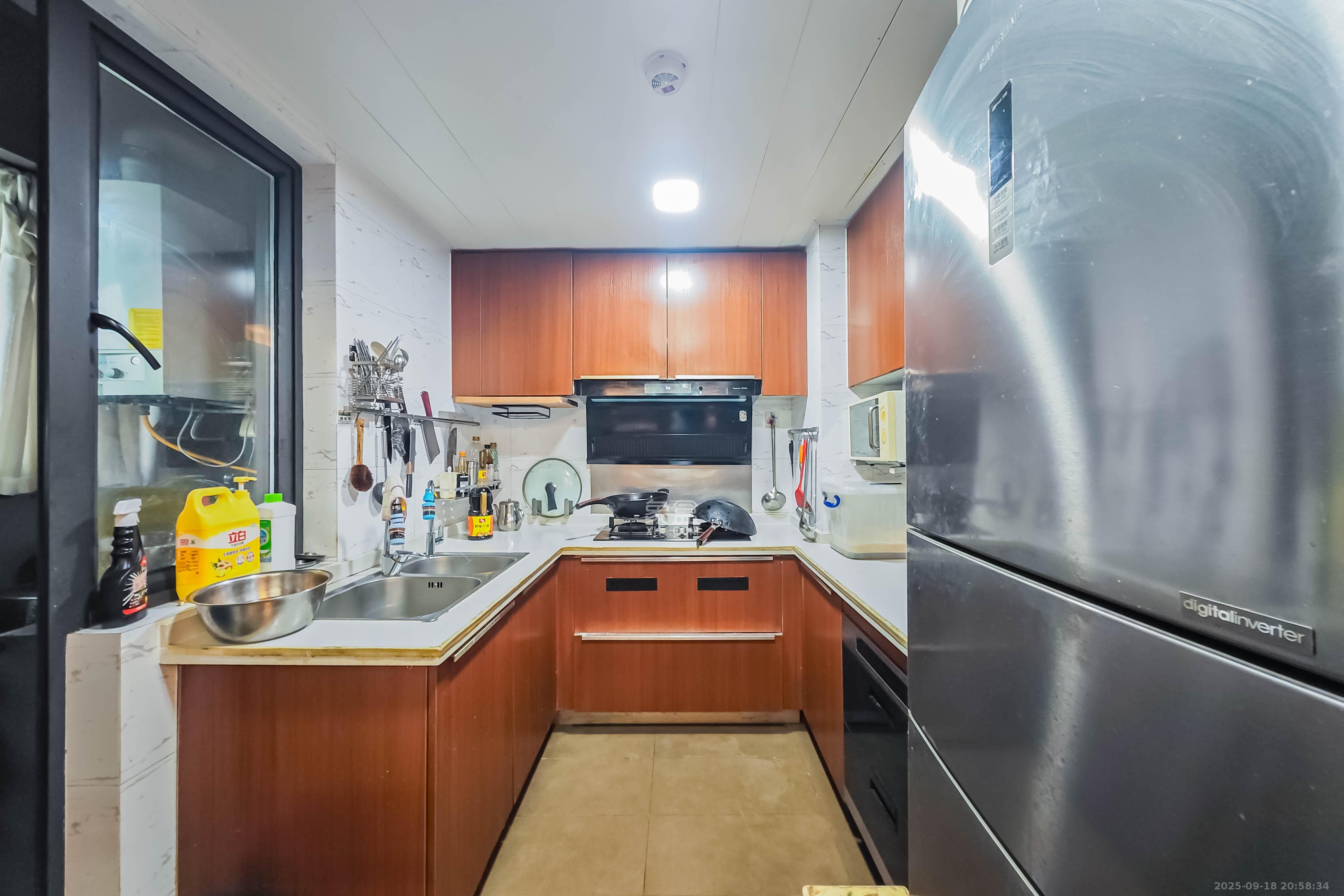 万科金域华府三四期 4室2厅2卫 110.0万 万科金域华府三四期 4室2厅2卫 110.0万厨房