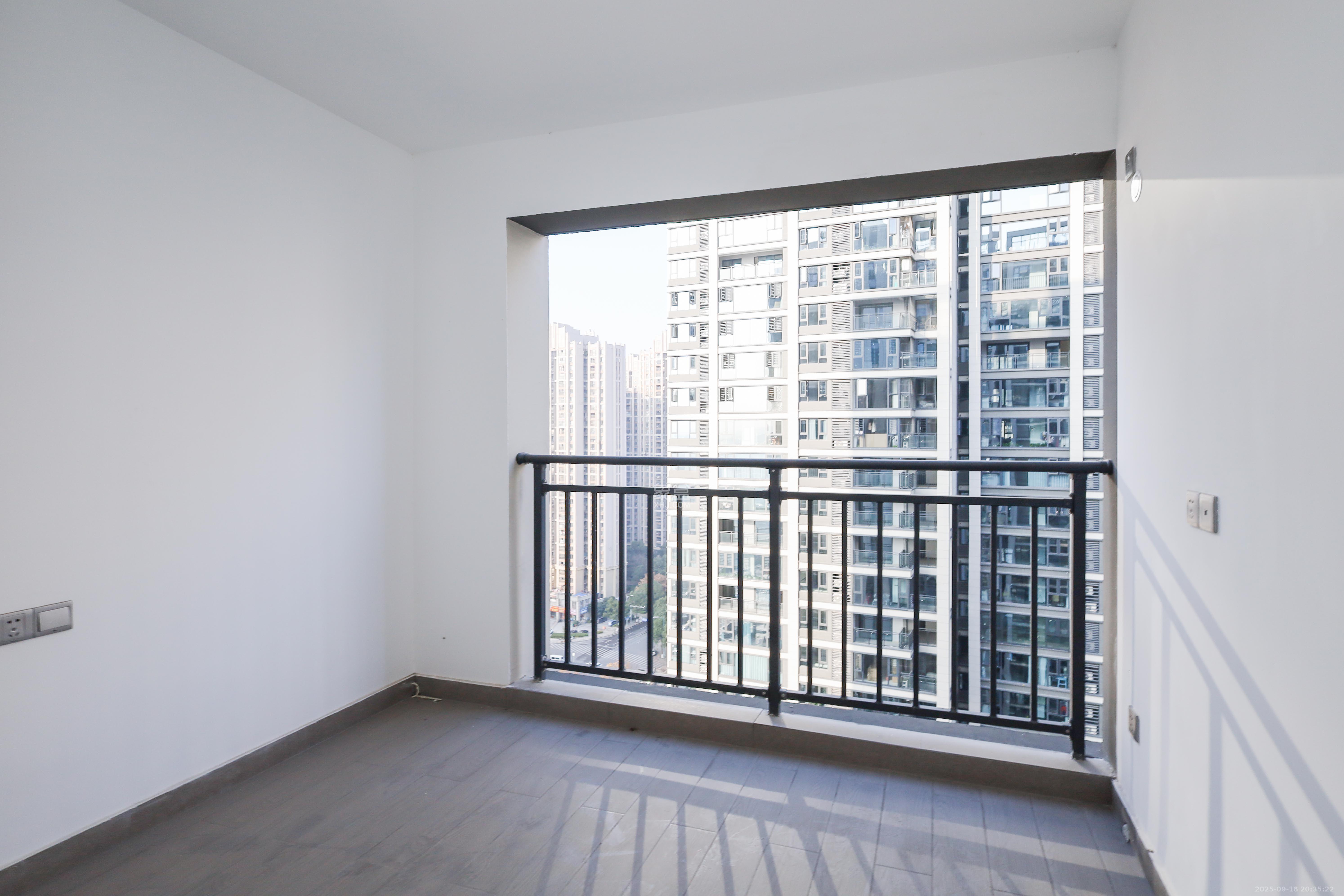 中海阅溪府 5室2厅2卫 4800.0元/月 中海阅溪府 5室2厅2卫 4800.0元/月室内图