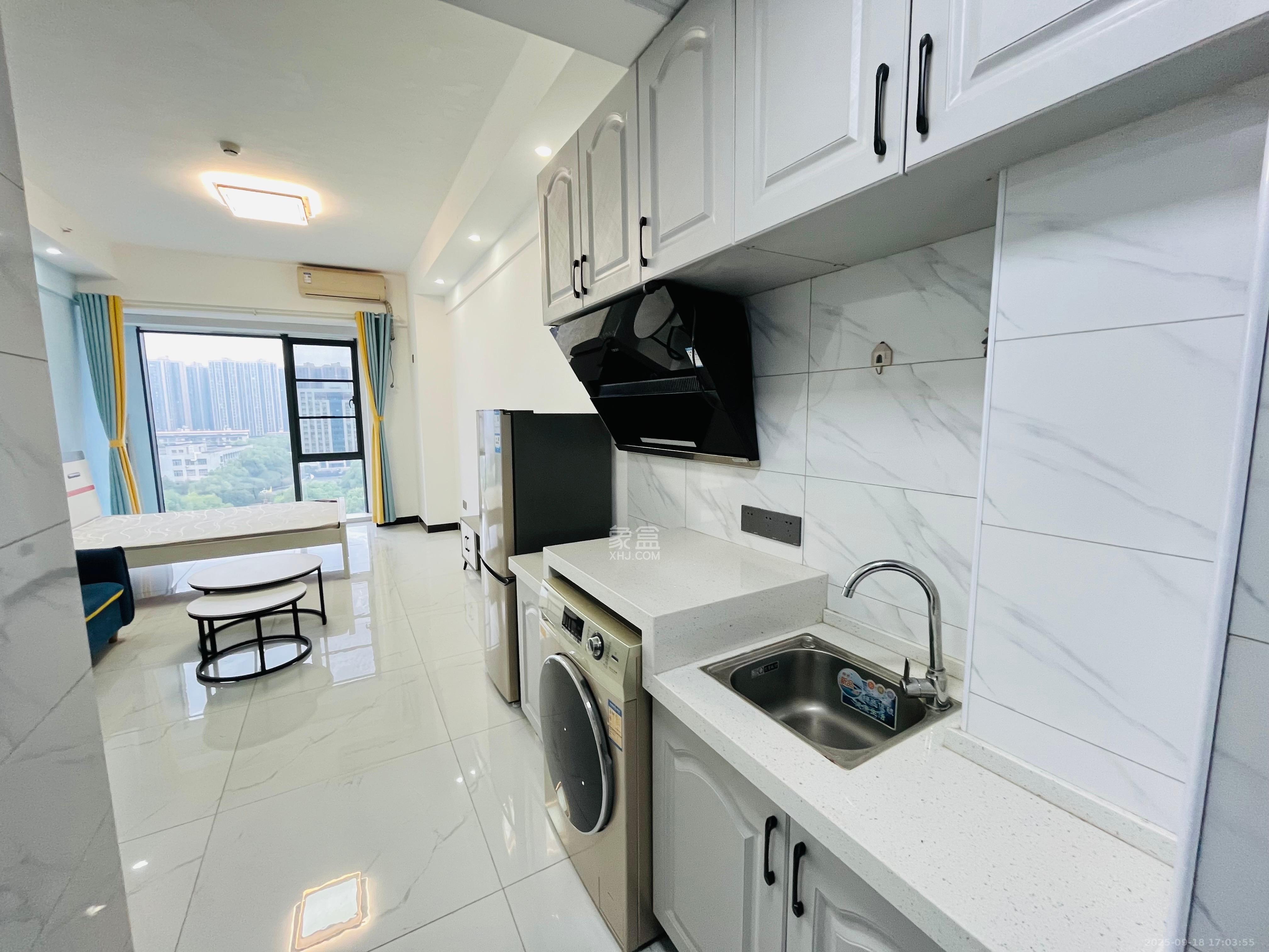 万润时光里 1室1厅1卫 1800.0元/月 万润时光里 1室1厅1卫 1800.0元/月室内图