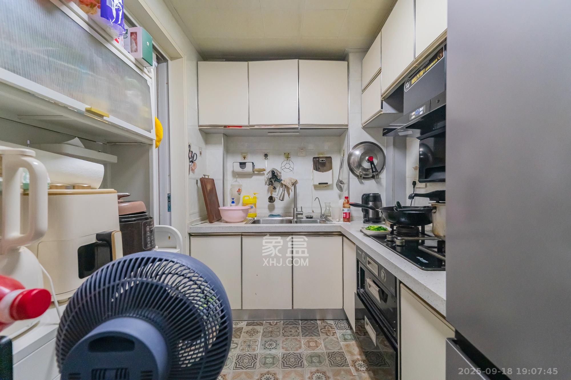 水岸世景 3室2厅1卫 53.8万 水岸世景 3室2厅1卫 53.8万厨房