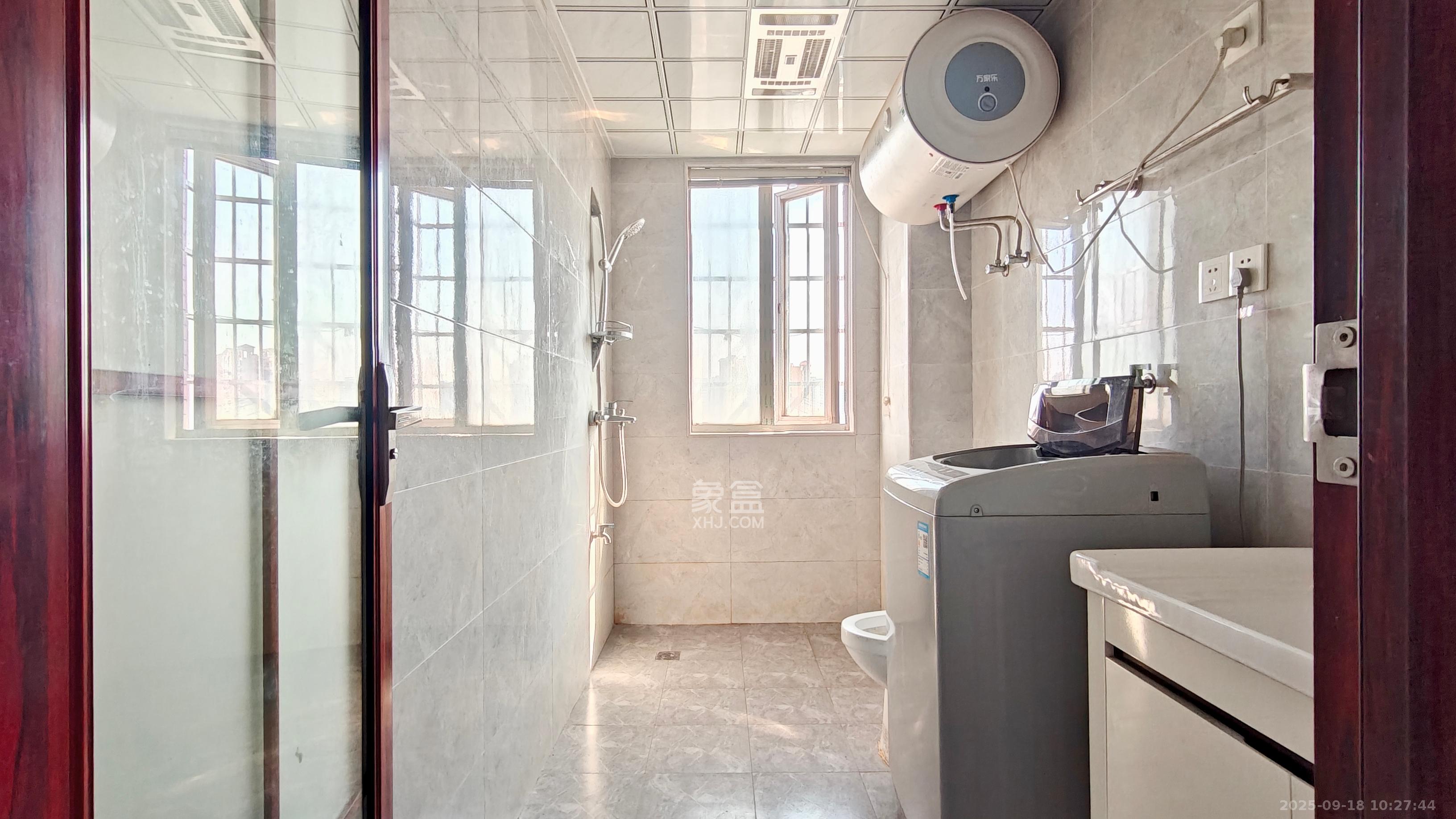 锑都家园 3室2厅2卫 2200.0元/月 锑都家园 3室2厅2卫 2200.0元/月室内图