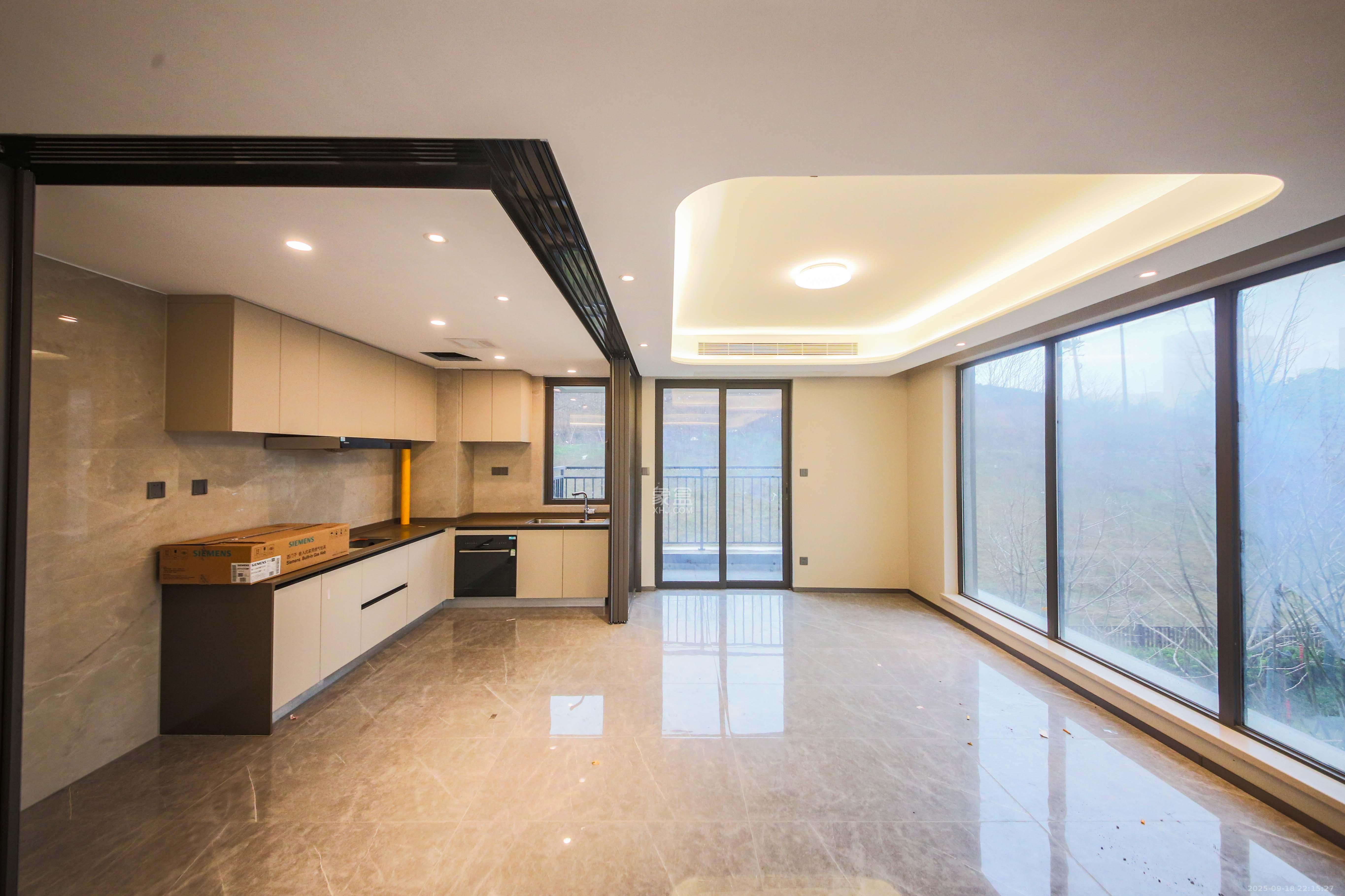 龙湖春江天曜二期  4室2厅2卫    355.0万 龙湖春江天曜二期  4室2厅2卫    355.0万客厅