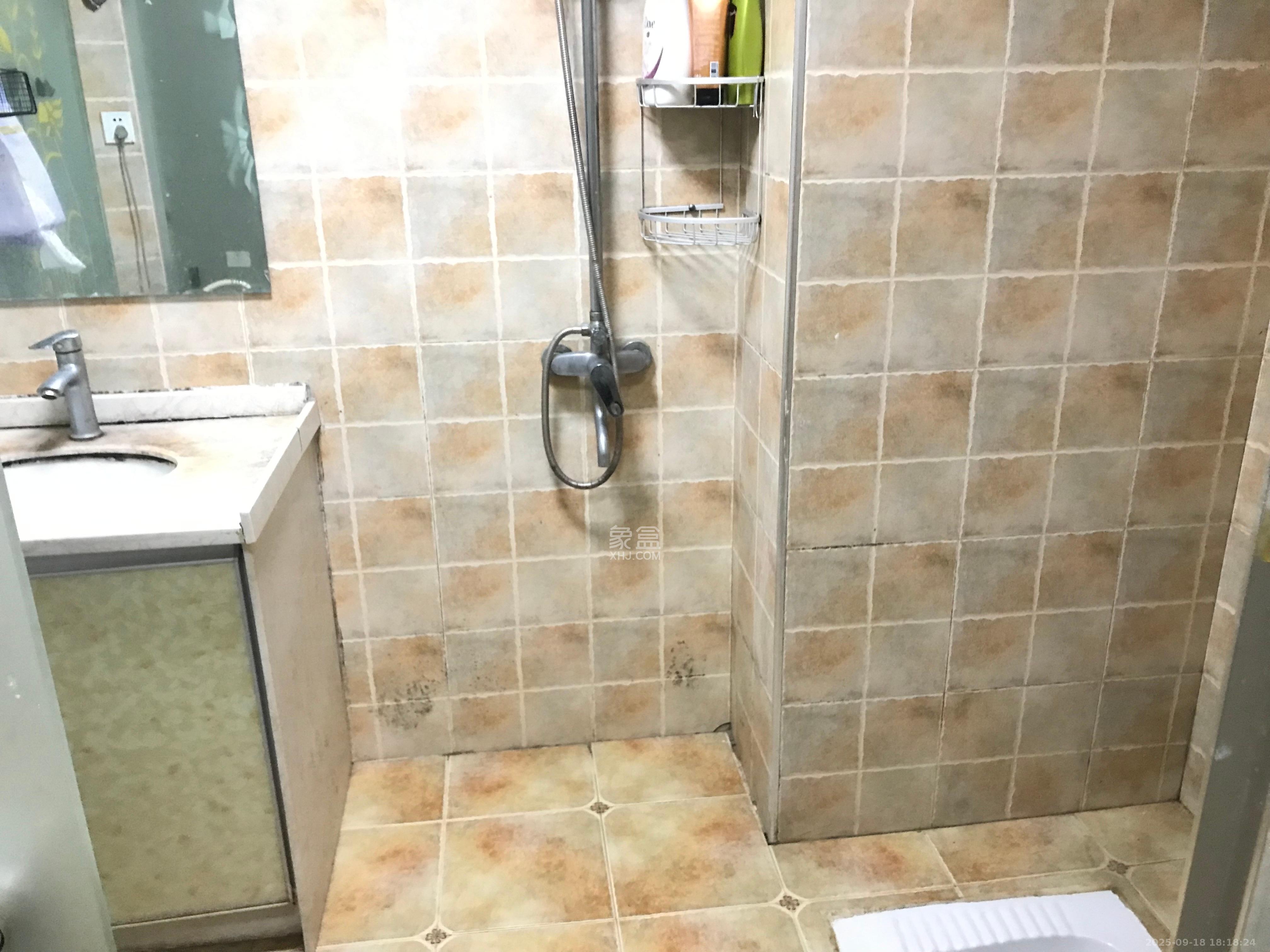 新长海广场  1室1厅1卫    1100.0元/月室内图