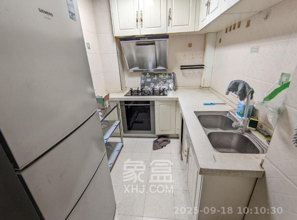 上河国际C区  3室1厅1卫   2500.00元/月室内图