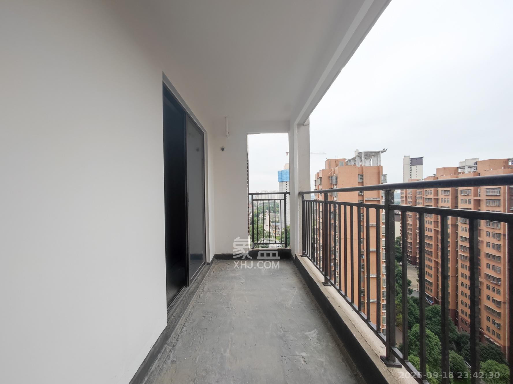 润和翰文府  3室2厅2卫    119.8万阳台