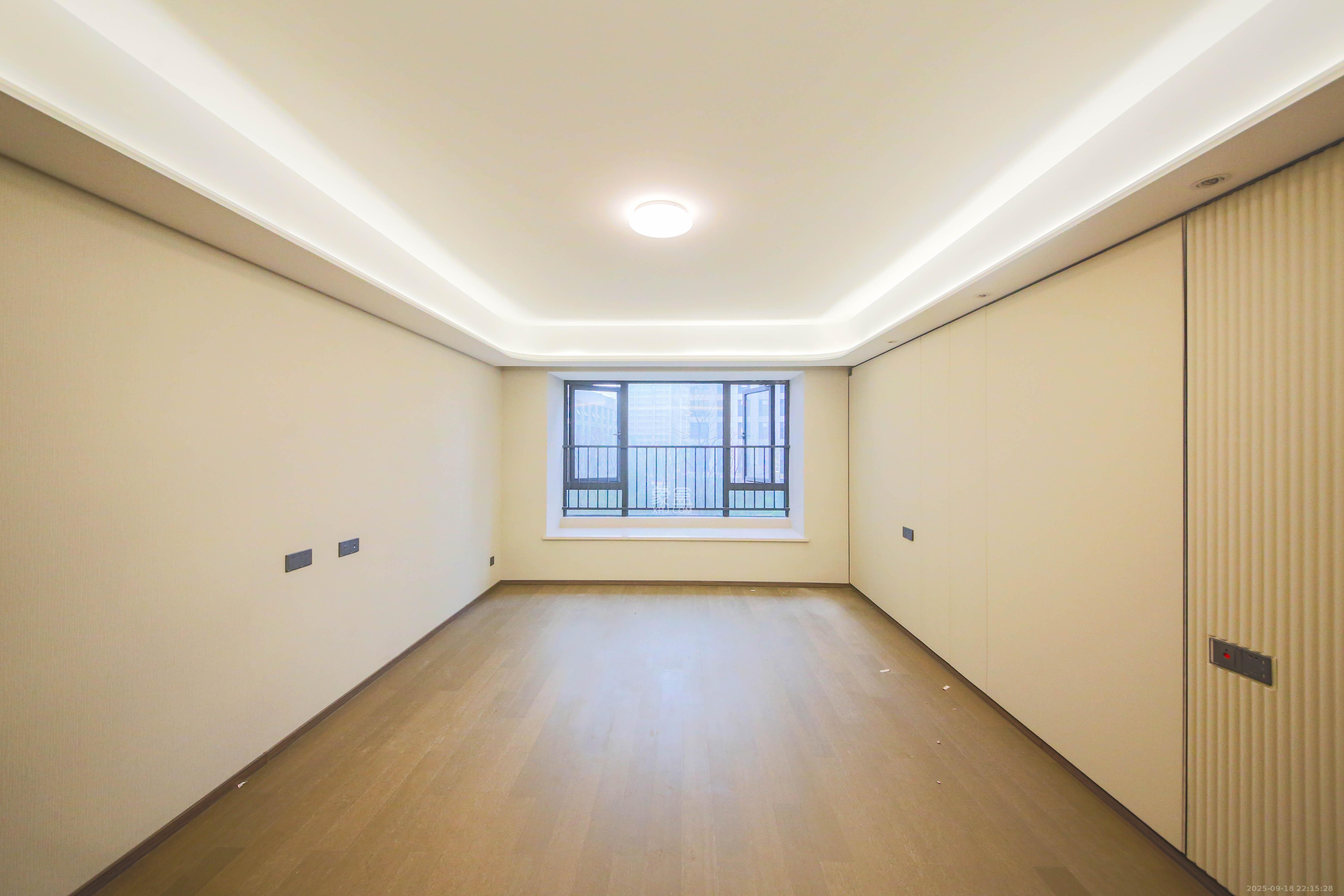 龙湖春江天曜二期  4室2厅2卫    355.0万 龙湖春江天曜二期  4室2厅2卫    355.0万卧室