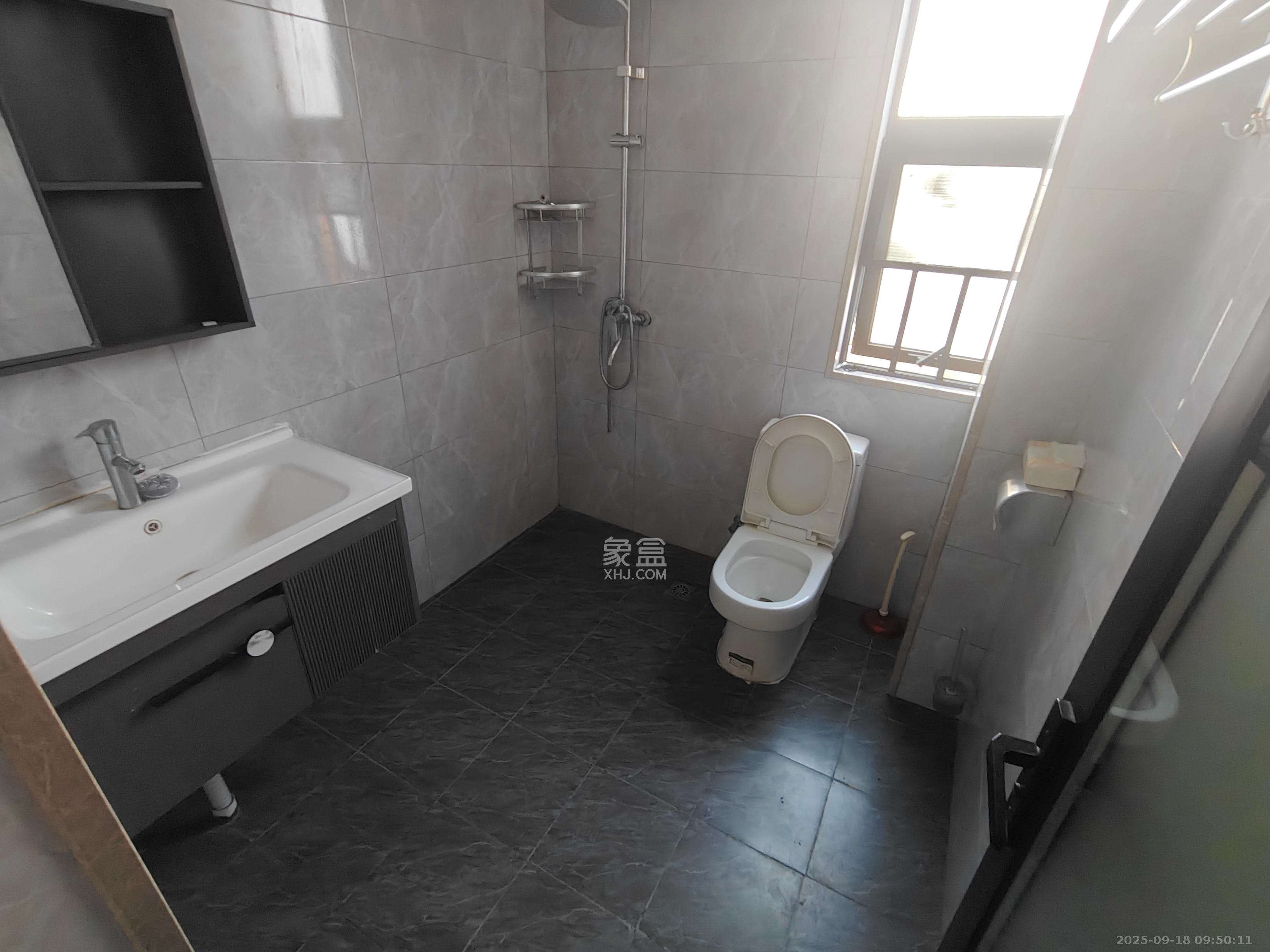 中一九骏(枫桥苑) 4室1厅2卫 4000.0元/月 中一九骏(枫桥苑) 4室1厅2卫 4000.0元/月室内图