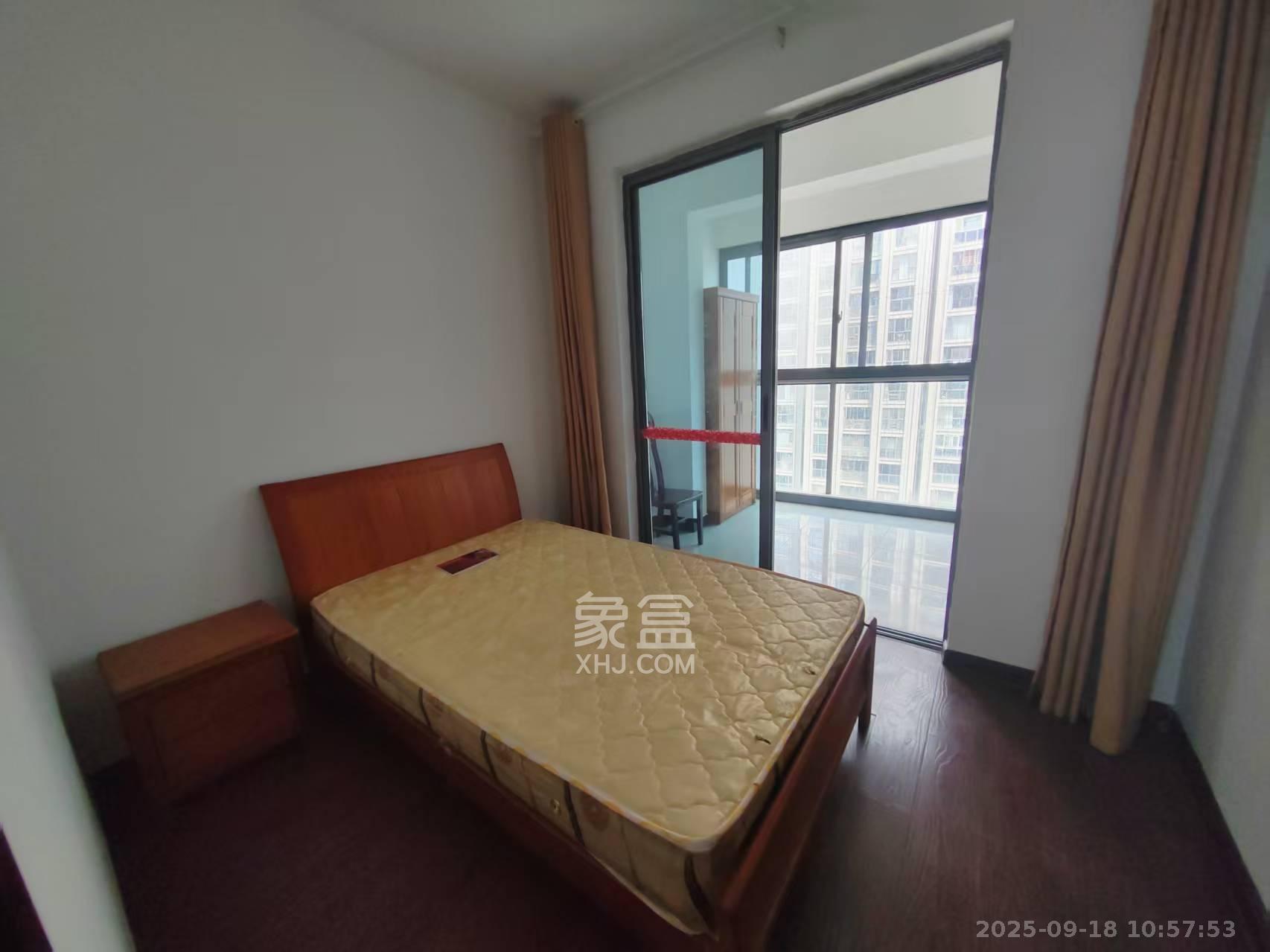 八方小区B区  3室2厅2卫    4000.0元/月室内图