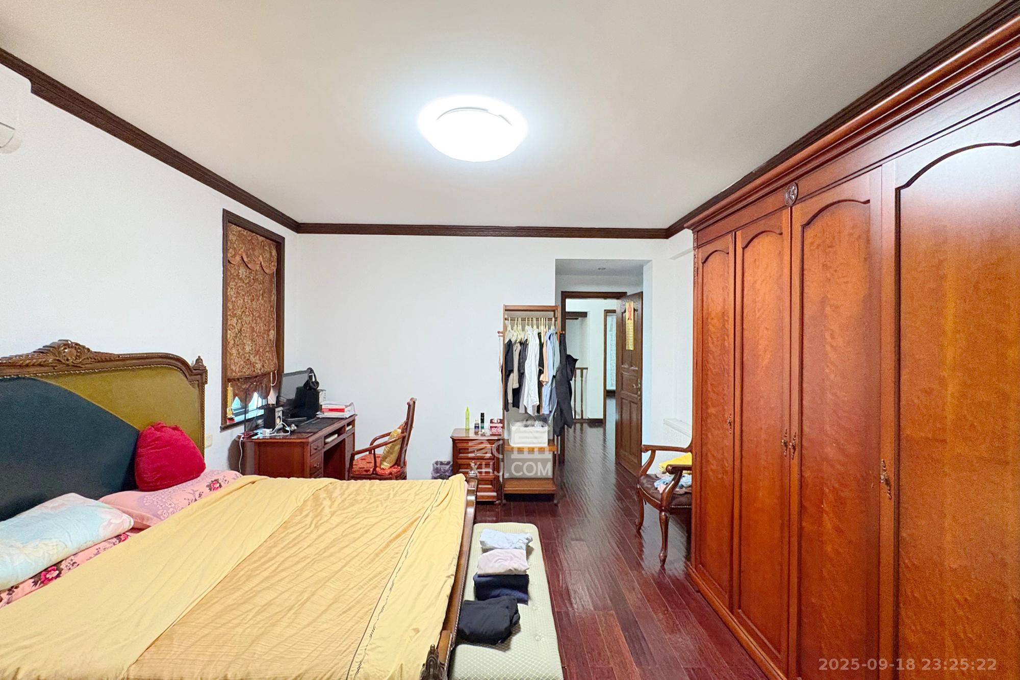 梦泽园  6室3厅4卫    1605.0万卧室