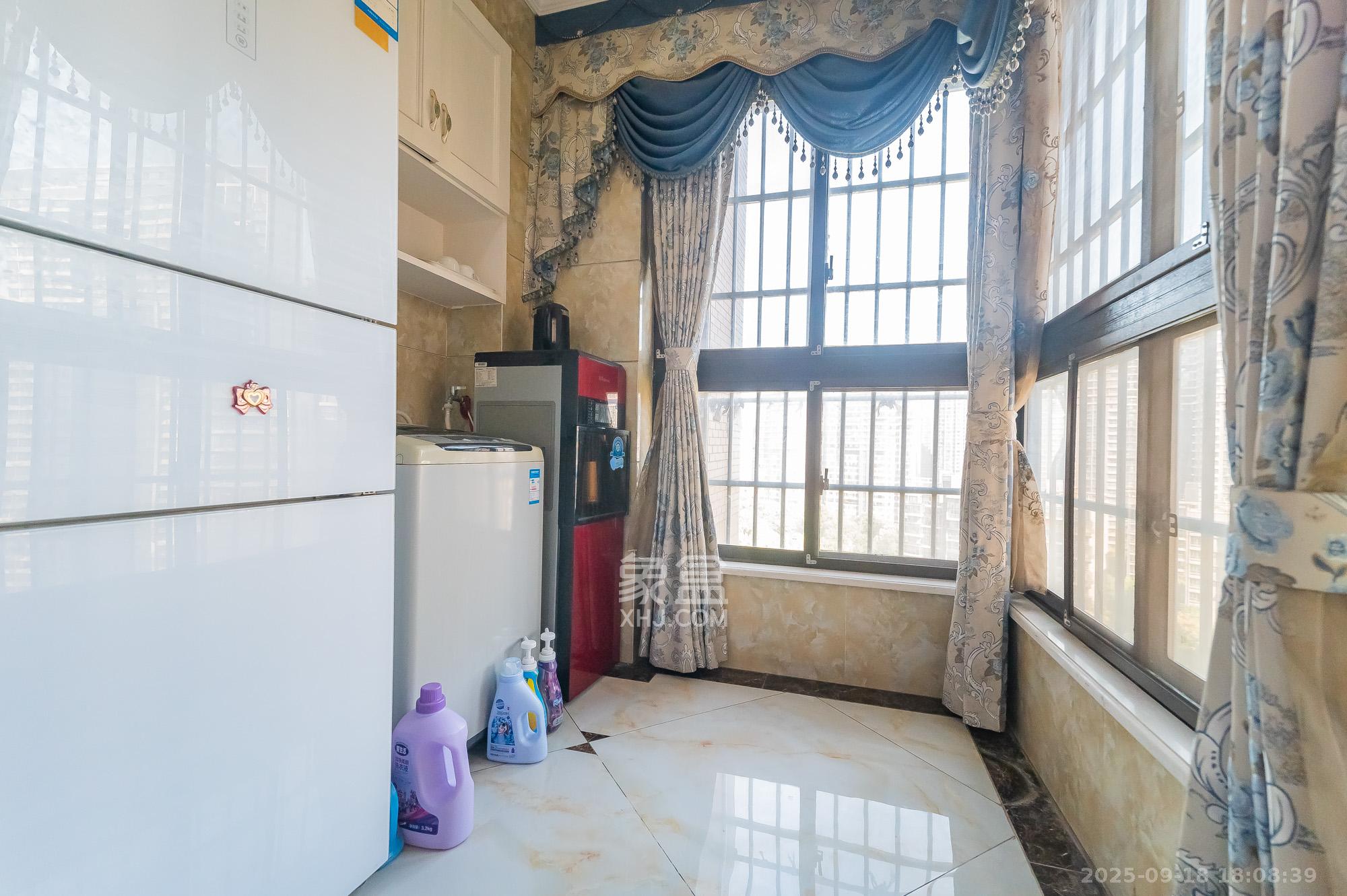 东方航标  3室2厅1卫    68.8万阳台