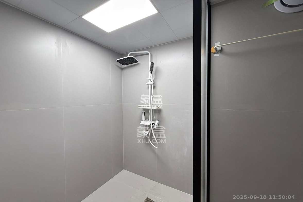 绿地V岛 1室1厅1卫 2500.0元/月 绿地V岛 1室1厅1卫 2500.0元/月室内图