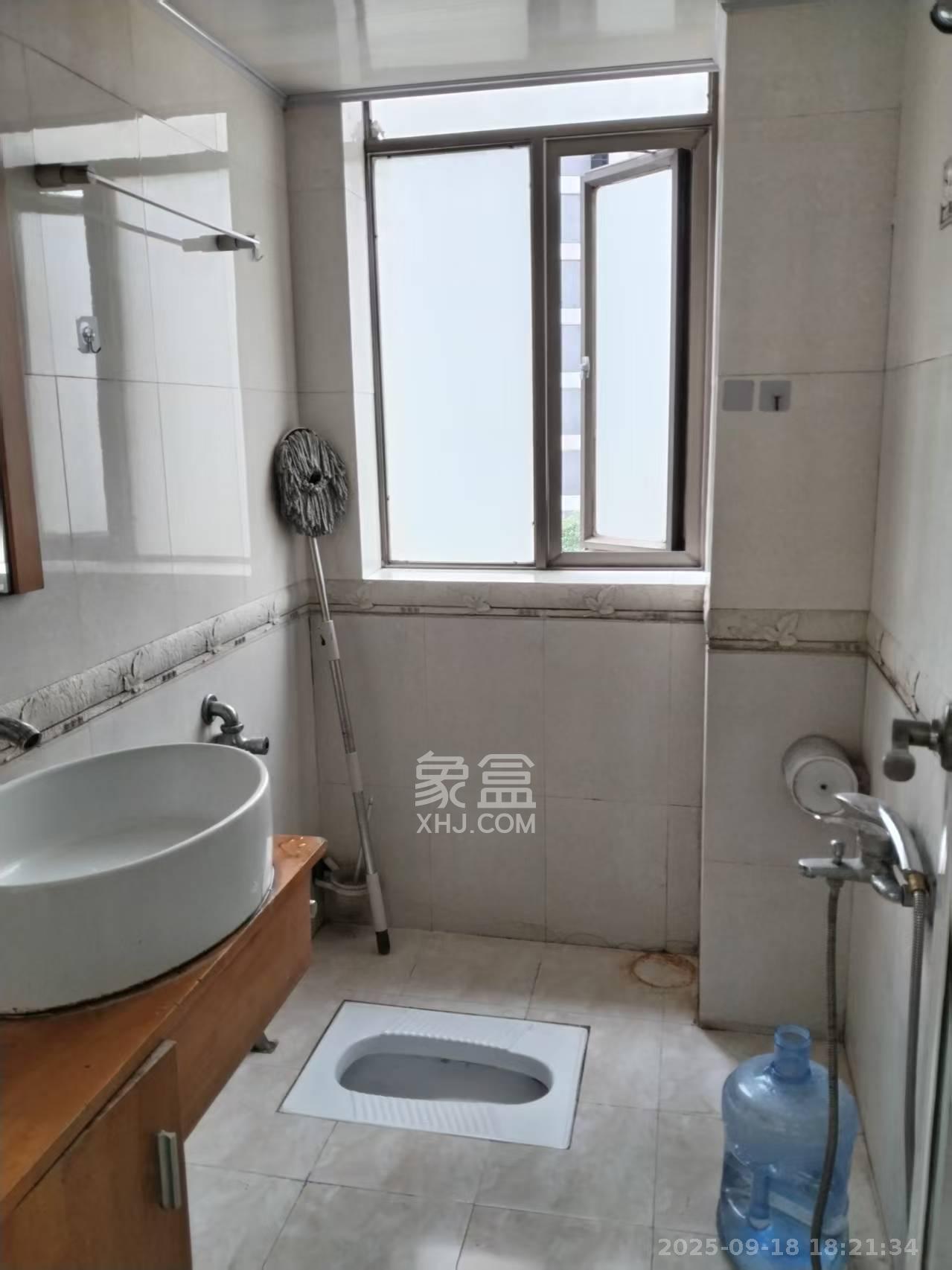 佳天雅苑  1室2厅2卫    2500.0元/月室内图